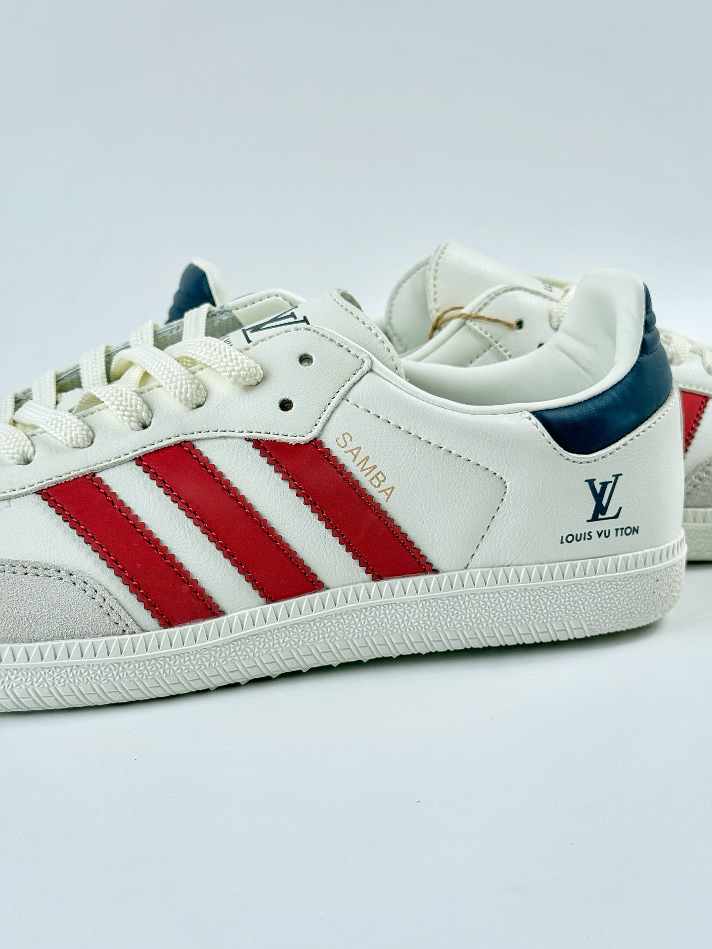 adidas originals Samba OG x Louis Vuitton 灰白红 桑巴舞系列复古经典轻便板鞋  GJ75811
