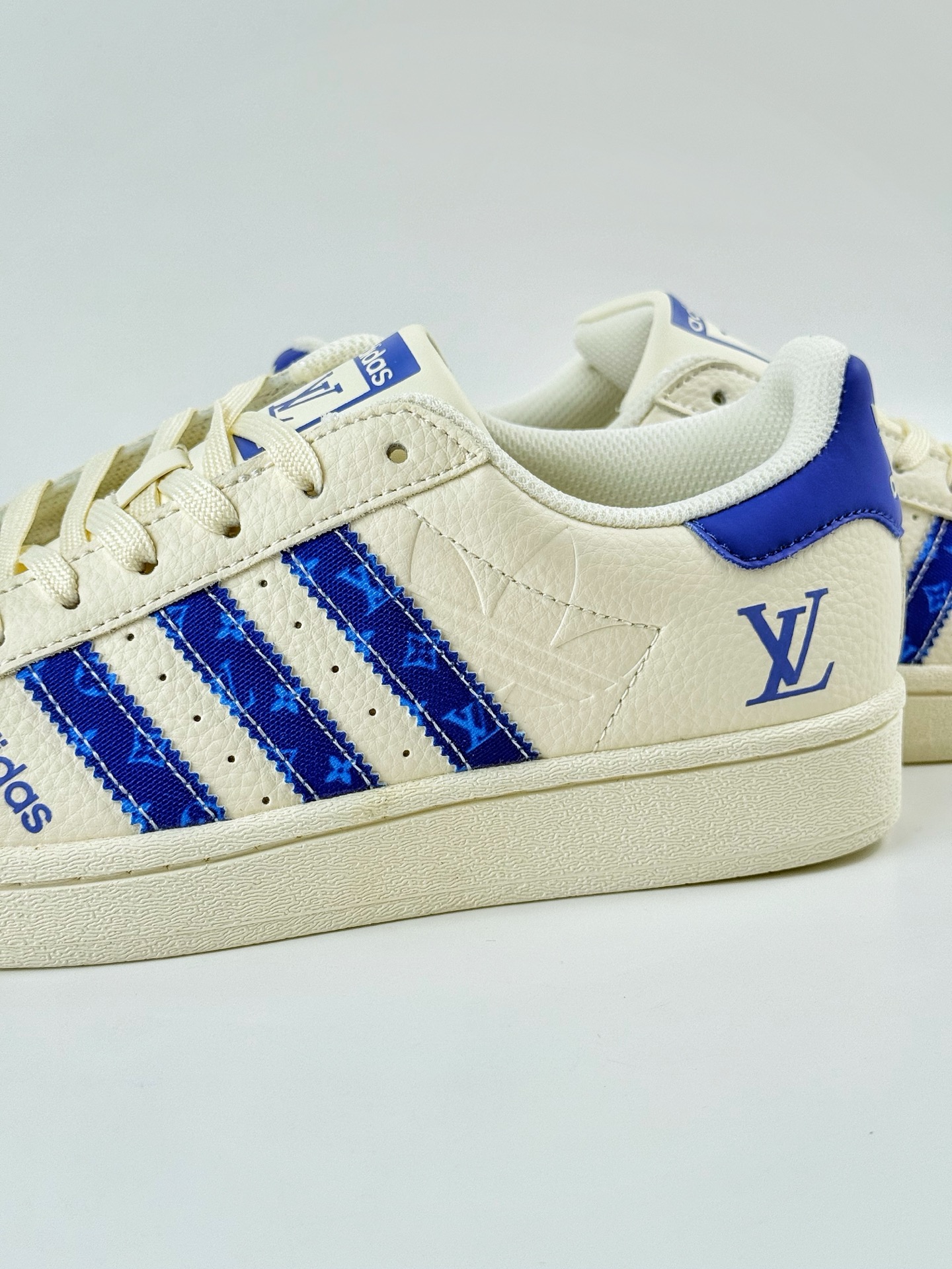 AD Originals Superstar x Louis Vuitton 白蓝 AD0006