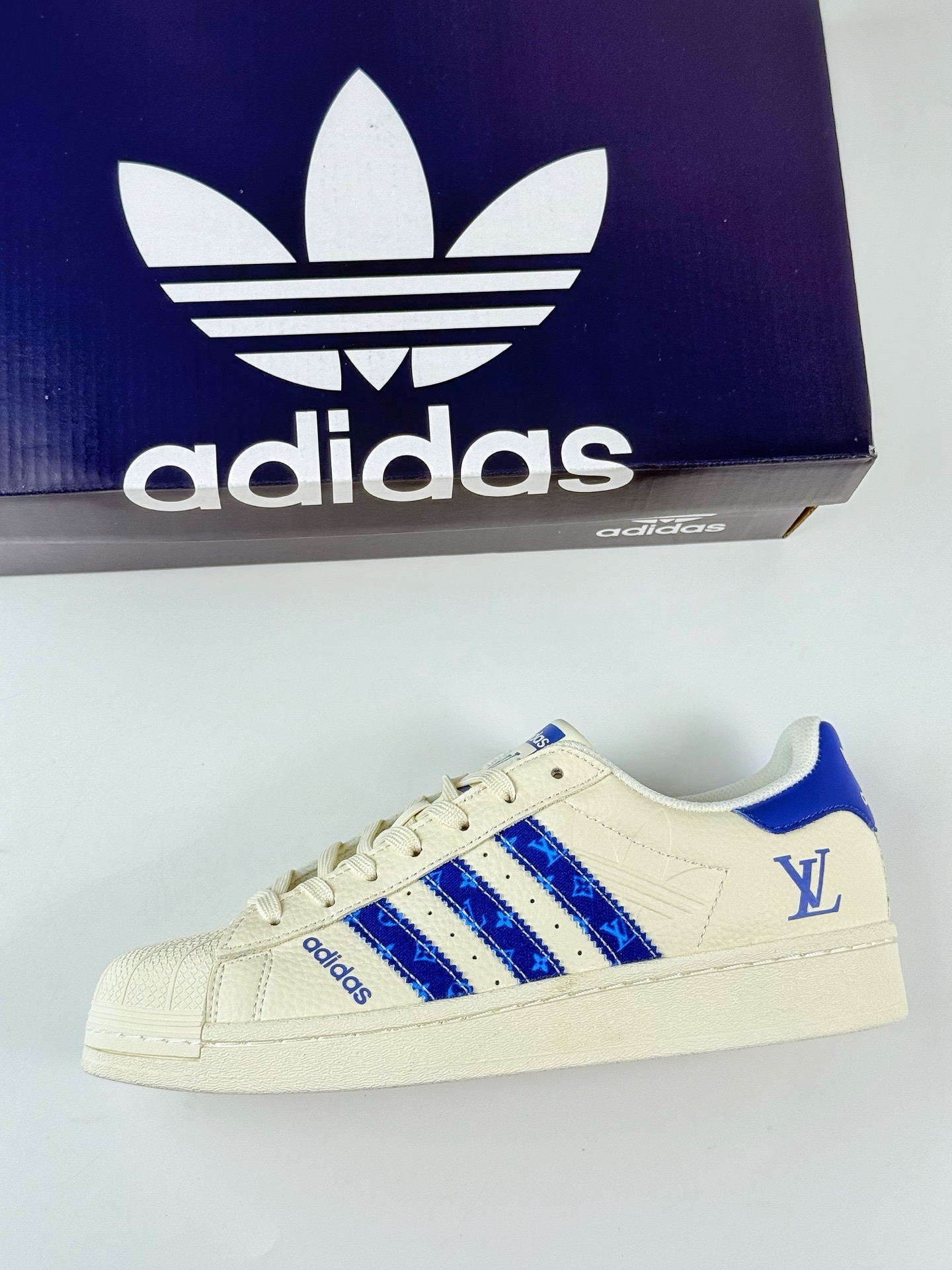 AD Originals Superstar x Louis Vuitton 白蓝 AD0006