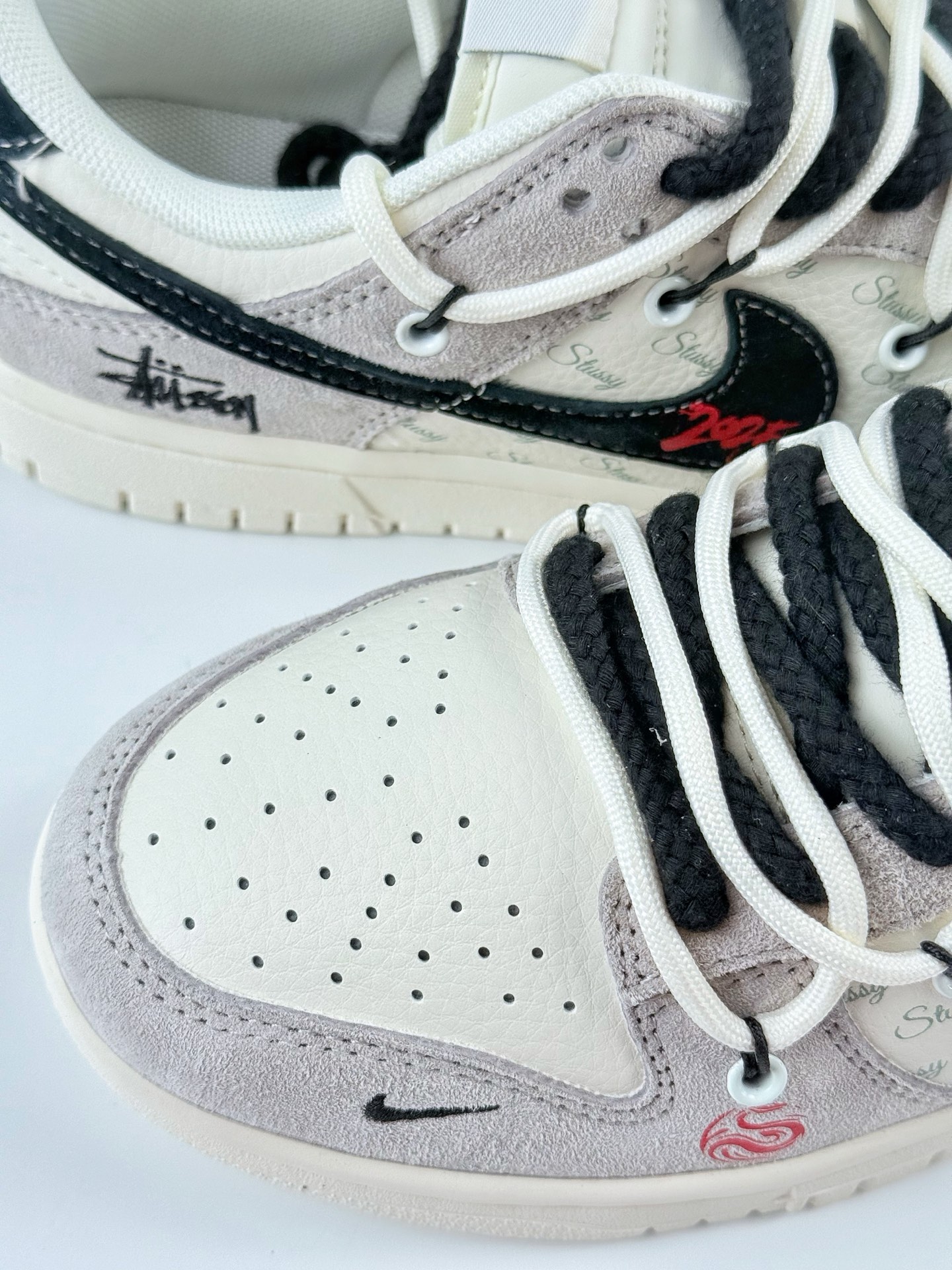 Nike SB Dunk Low x Stussy 灰白小钩绑带  SJ2068-306