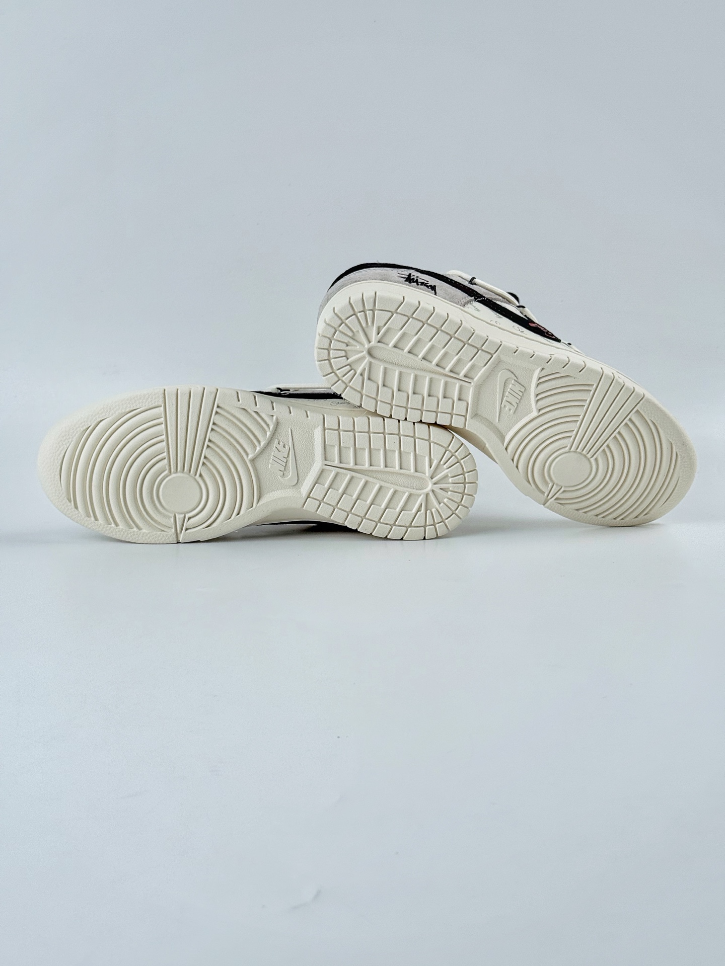 Nike SB Dunk Low x Stussy 灰白小钩绑带  SJ2068-306