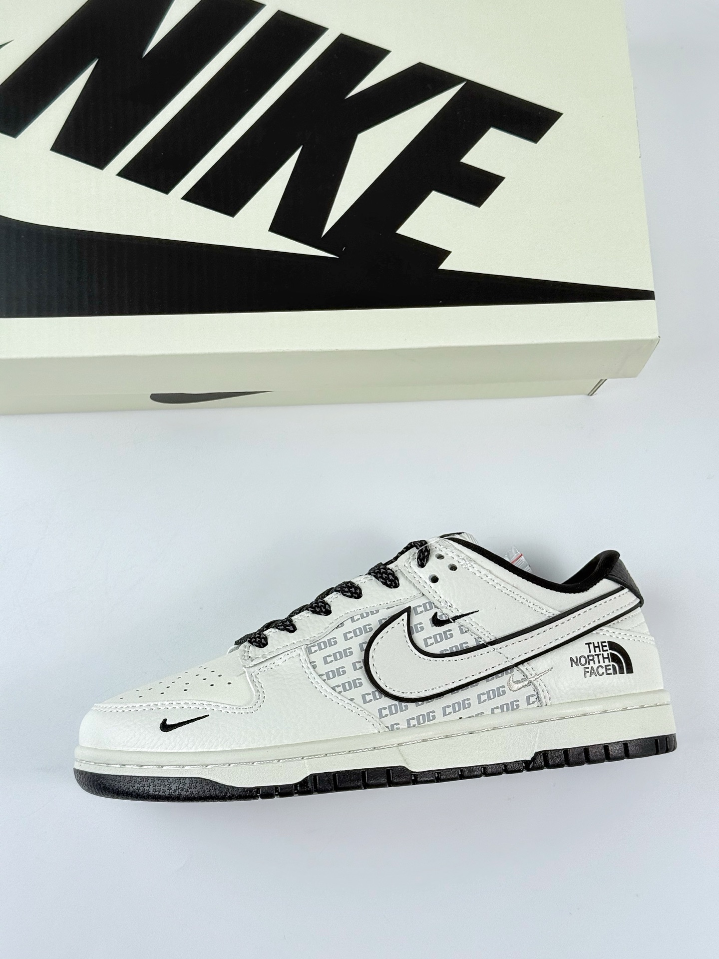 Nike SB Dunk Low x The North Face 白黑三小勾满天星 SC9207-423