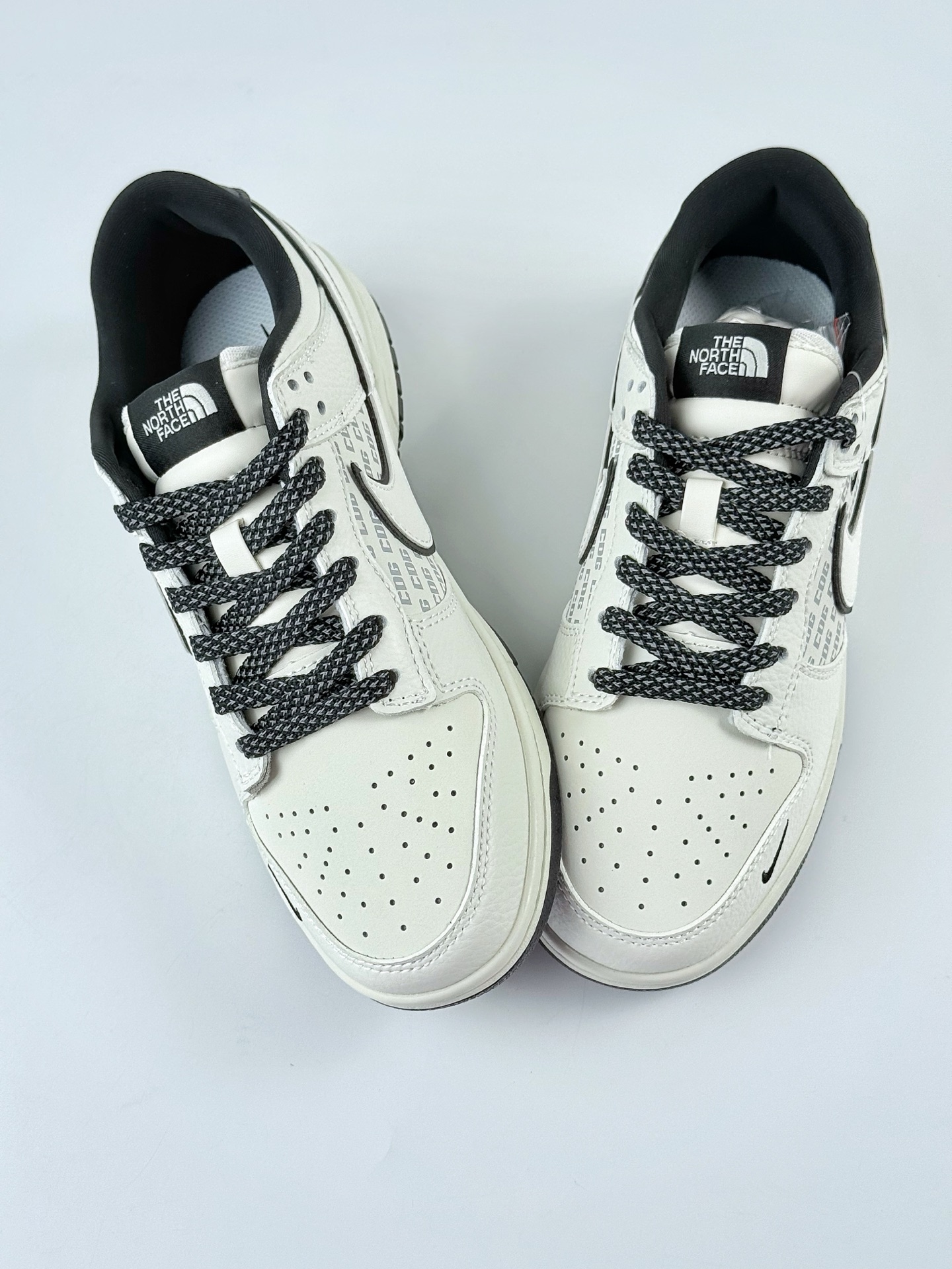 Nike SB Dunk Low x The North Face 白黑三小勾满天星 SC9207-423