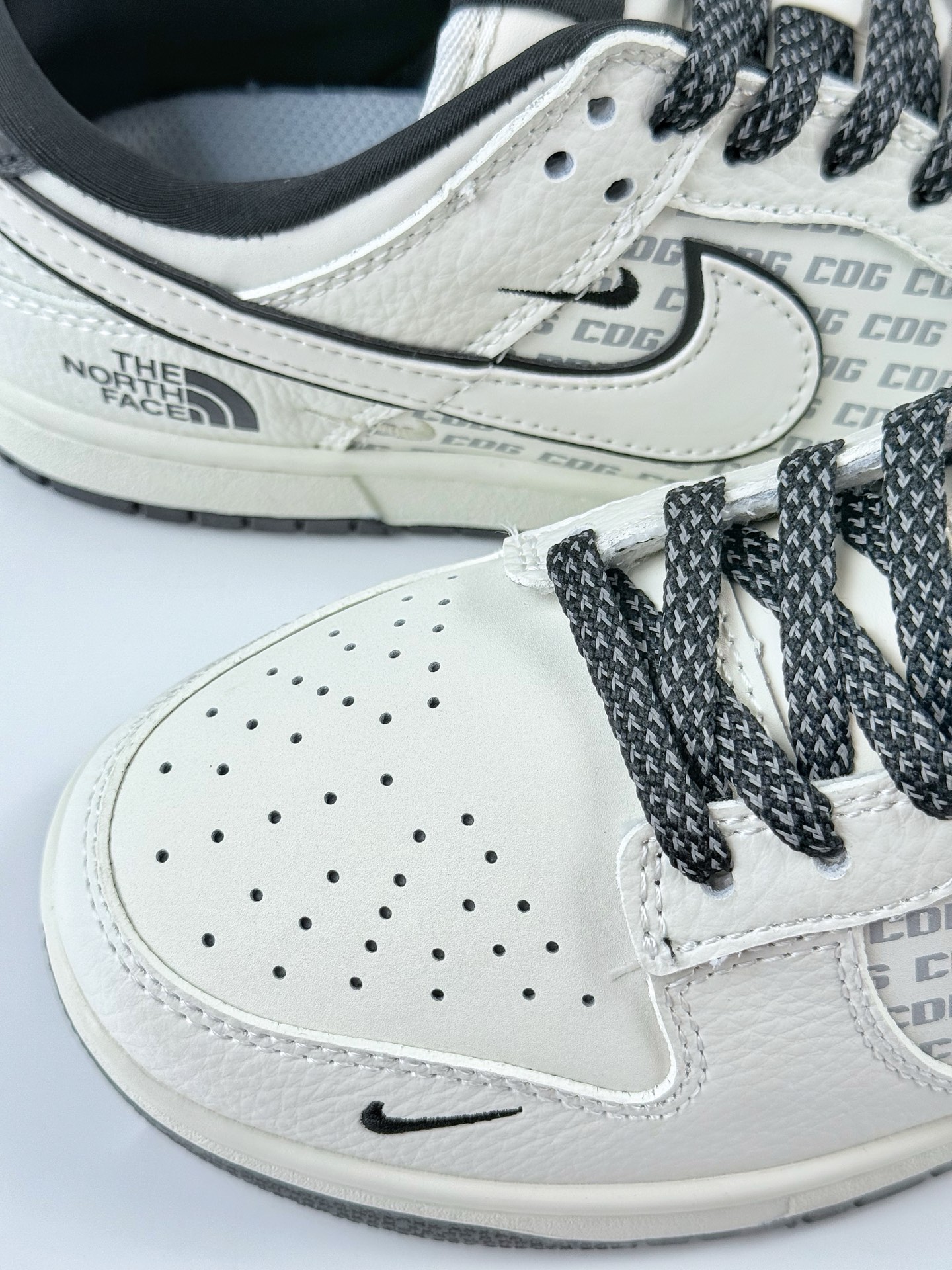 Nike SB Dunk Low x The North Face 白黑三小勾满天星 SC9207-423