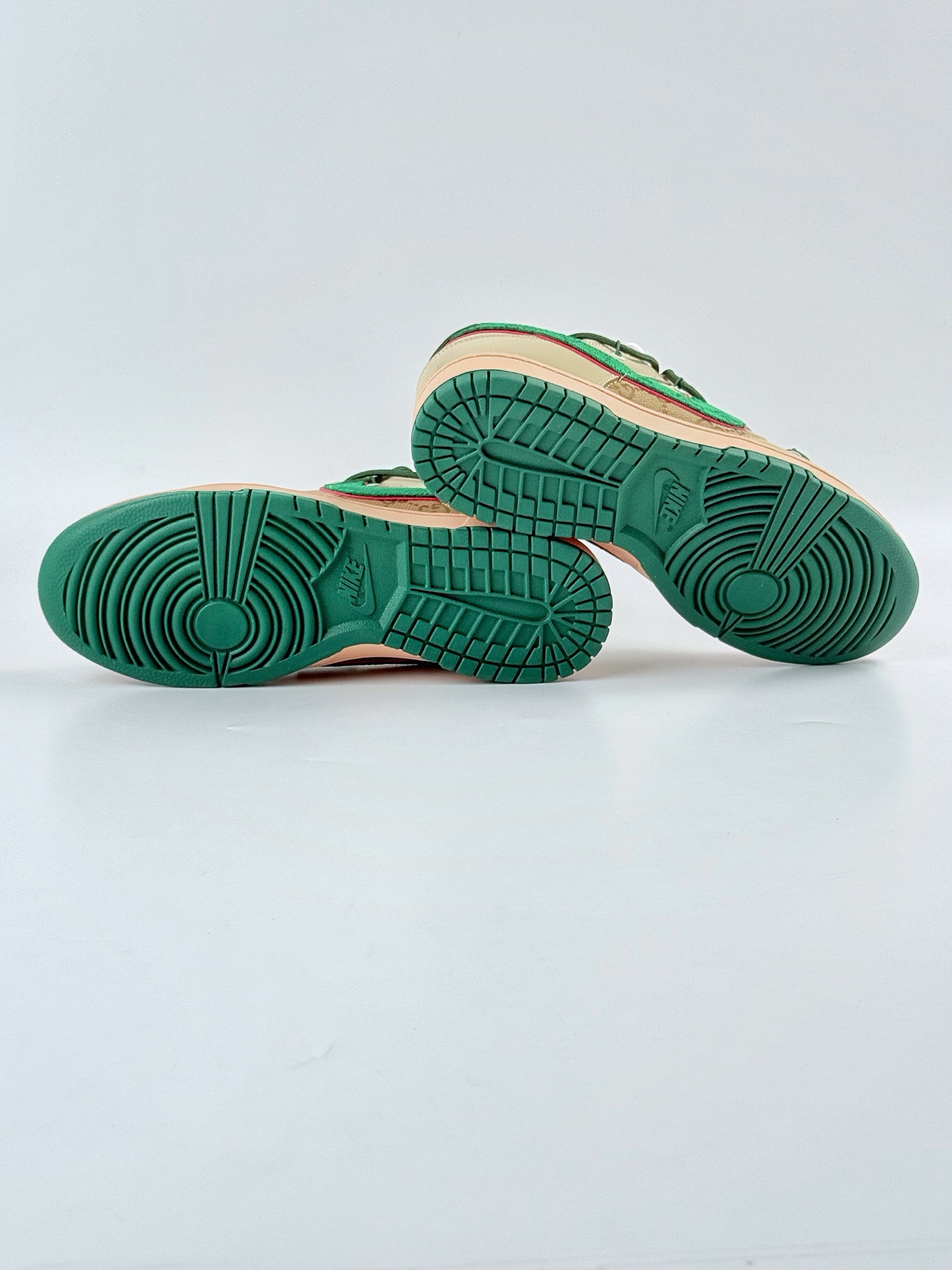 Nike SB Dunk Low x GUCCI 棕绿小勾  DM6868-087