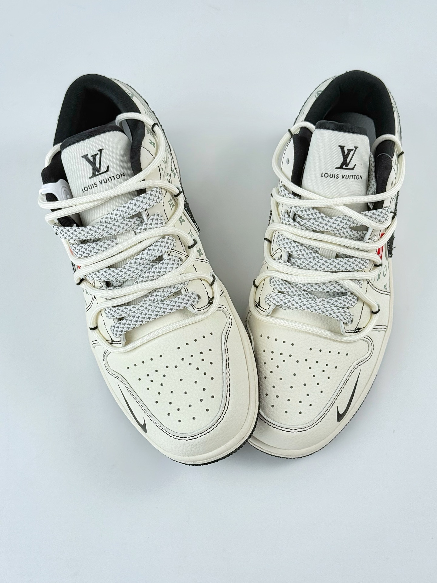 Air Jordan 1 Low x Louis Vuitton 白黑小勾满天星 YX5066-356 Air Jordan 1 Low x Louis Vuitton 白黑小勾满天星 YX5066-356