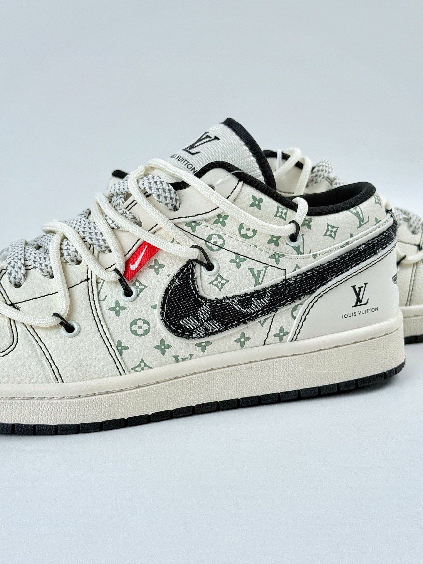 Air Jordan 1 Low x Louis Vuitton 白黑小勾满天星 YX5066-356 Air Jordan 1 Low x Louis Vuitton 白黑小勾满天星 YX5066-356