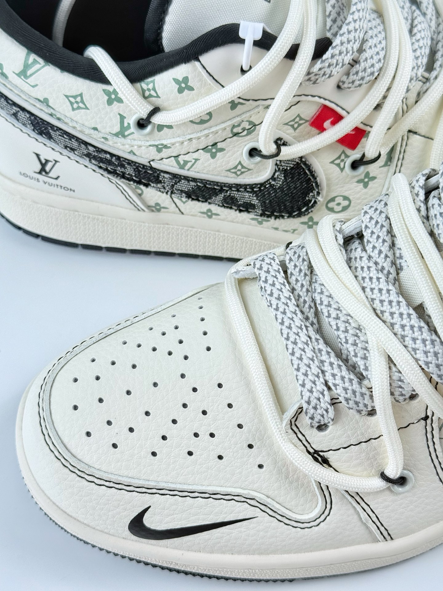 Air Jordan 1 Low x Louis Vuitton 白黑小勾满天星 YX5066-356 Air Jordan 1 Low x Louis Vuitton 白黑小勾满天星 YX5066-356