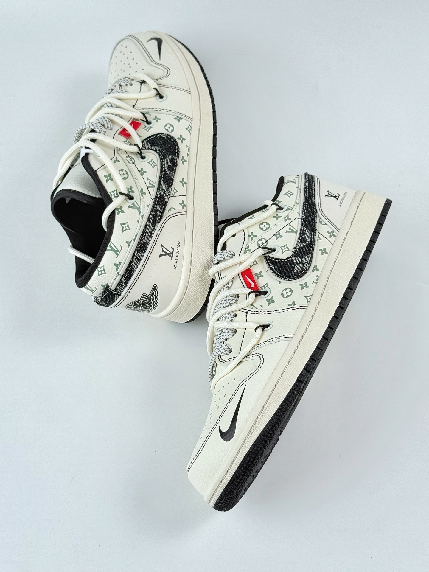 Air Jordan 1 Low x Louis Vuitton 白黑小勾满天星 YX5066-356 Air Jordan 1 Low x Louis Vuitton 白黑小勾满天星 YX5066-356