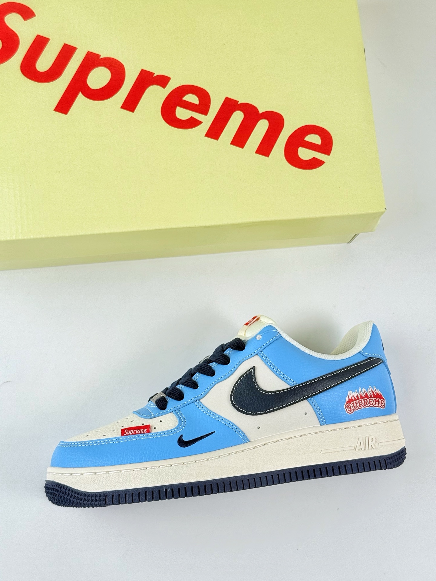 Nike Air Force 1 Low 07 x superme 蓝白小勾 HS8068-020 Nike Air Force 1 Low 07 x superme 蓝白小勾 HS8068-020