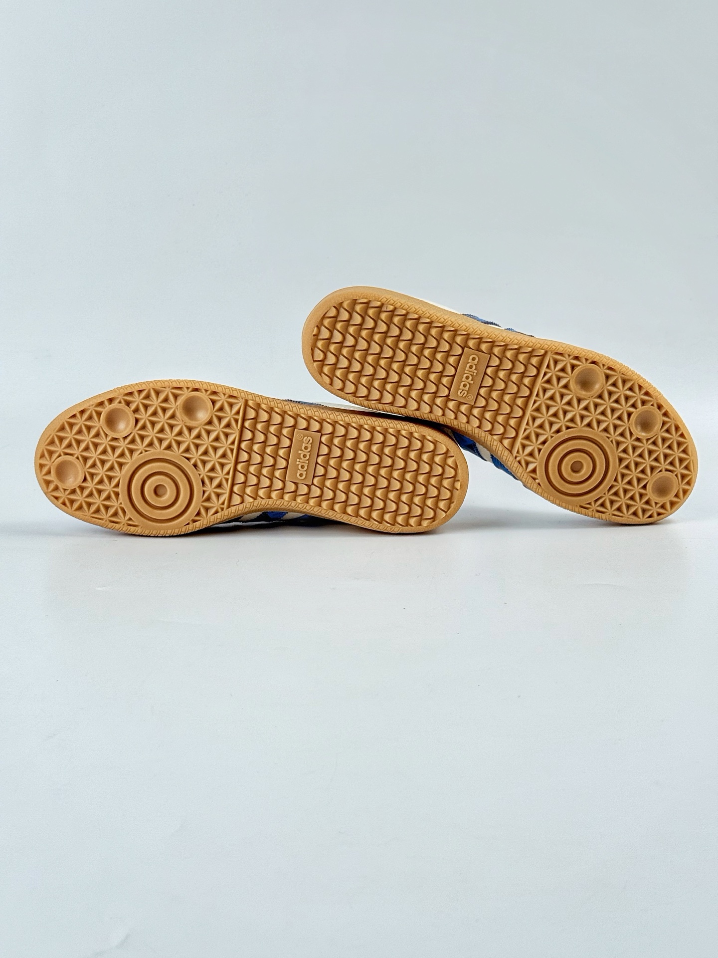 adidas originals Samba OG x DIOR 蓝白 桑巴舞系列复古经典轻便板鞋 XR0004