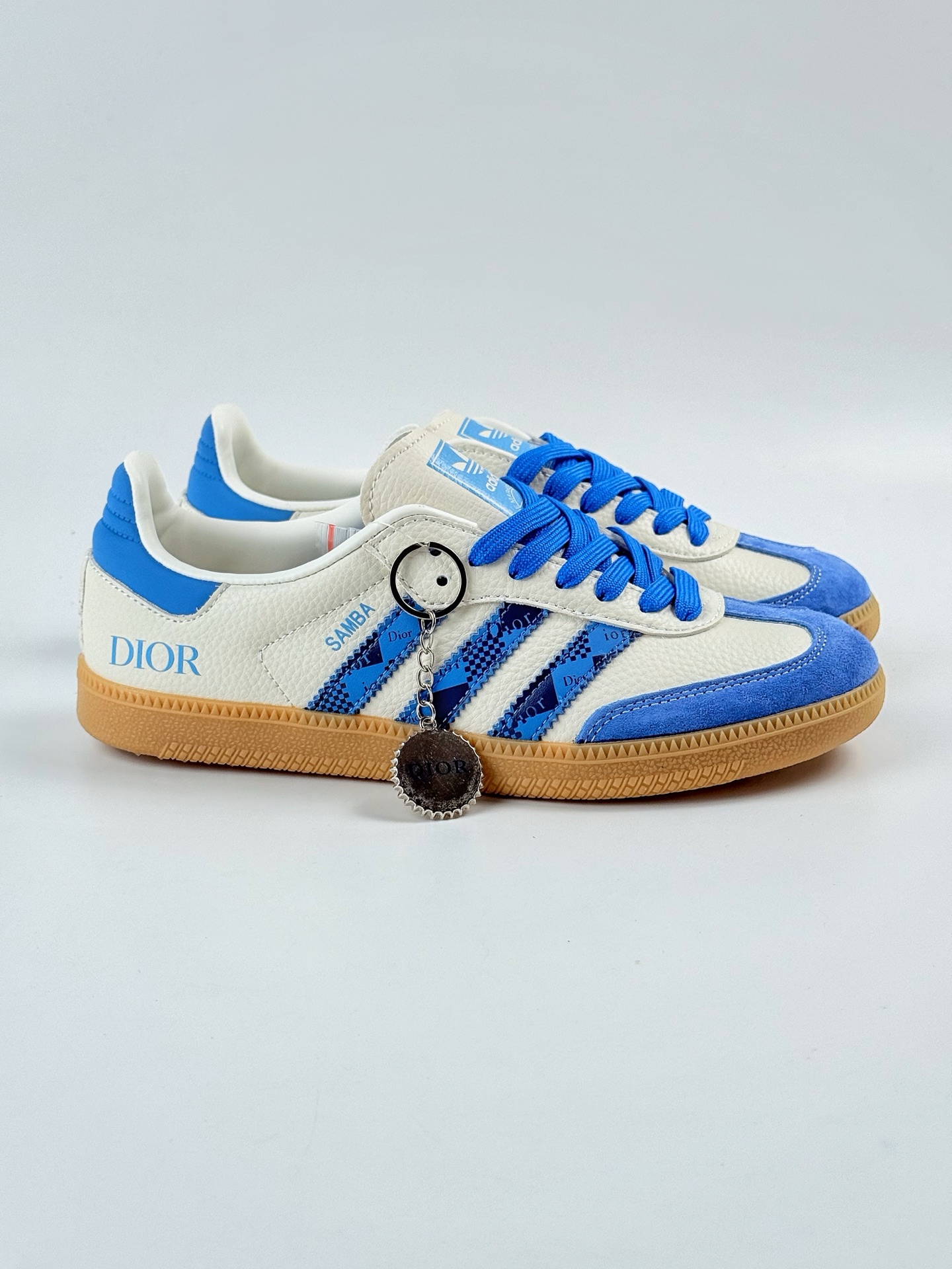 adidas originals Samba OG x DIOR 蓝白 桑巴舞系列复古经典轻便板鞋 XR0004