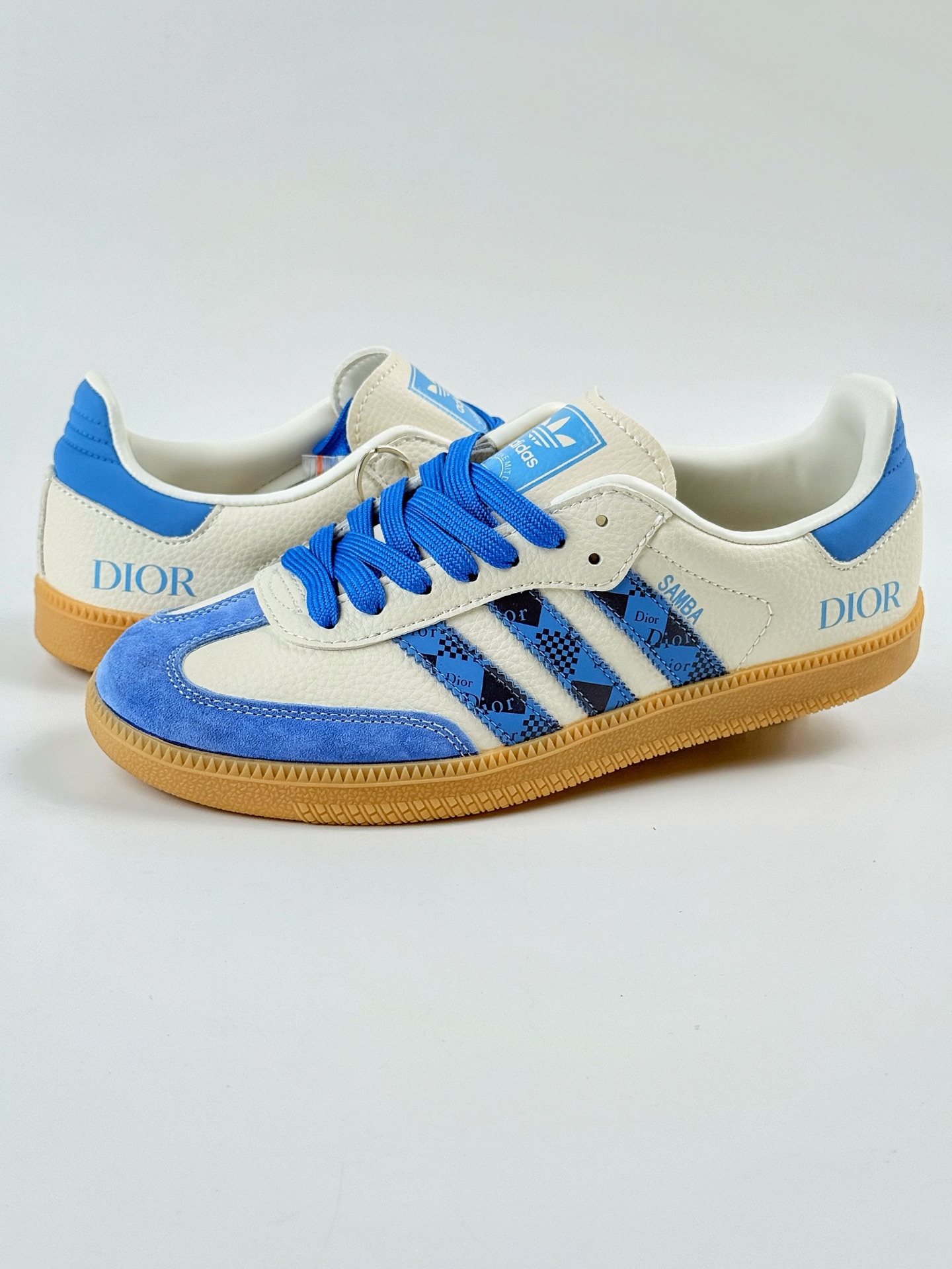 adidas originals Samba OG x DIOR 蓝白 桑巴舞系列复古经典轻便板鞋 XR0004