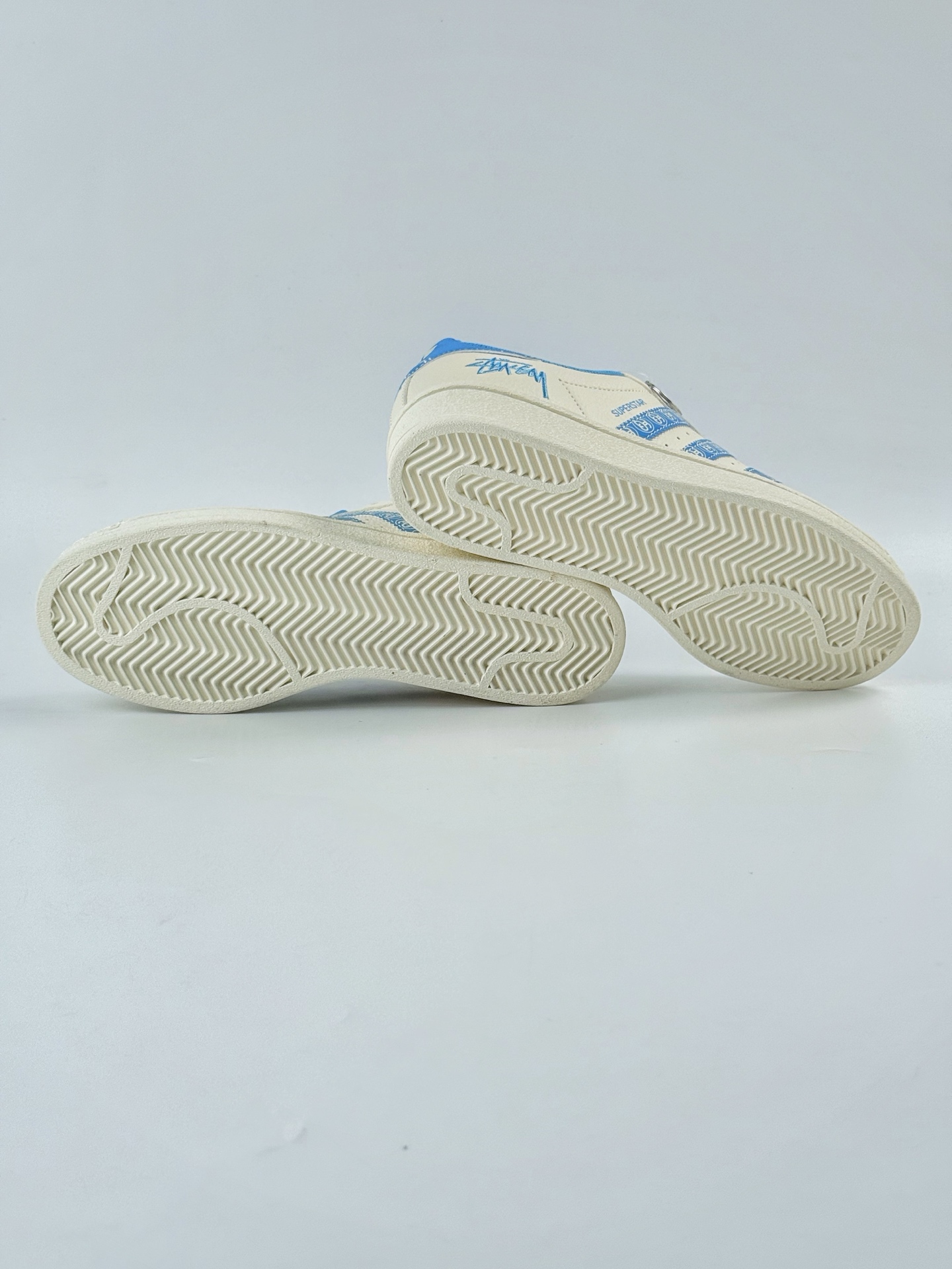 AD Originals Superstar x Stussy 白蓝  XG0011