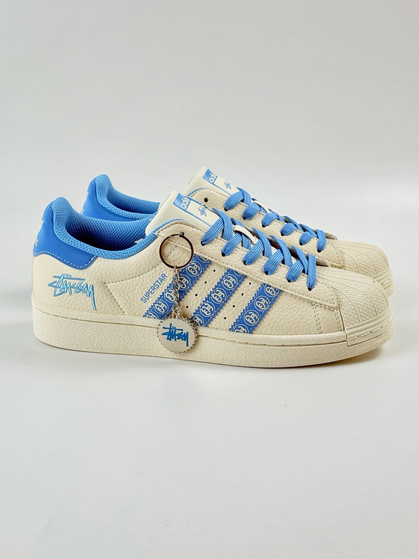 AD Originals Superstar x Stussy 白蓝  XG0011