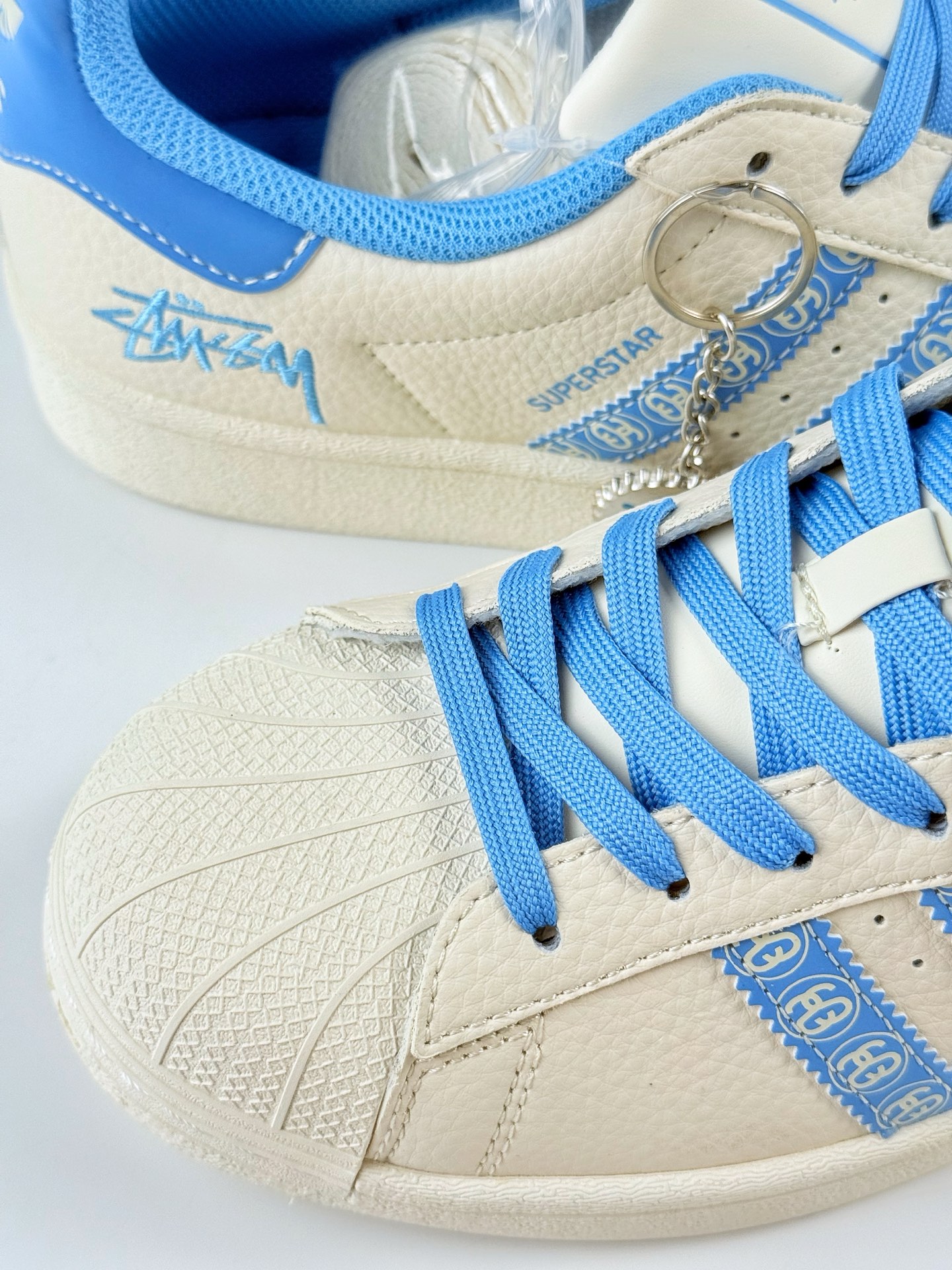 AD Originals Superstar x Stussy 白蓝  XG0011