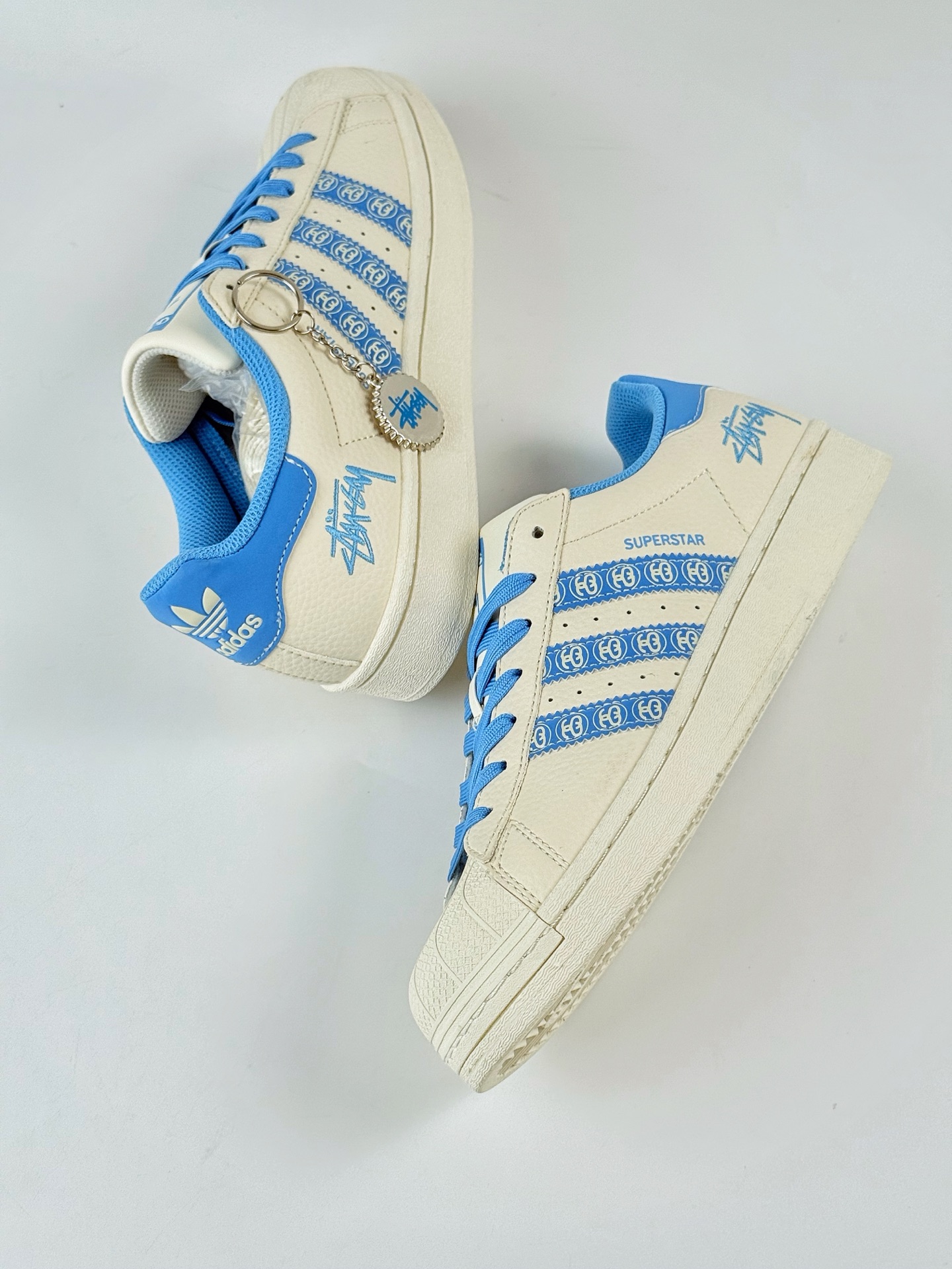 AD Originals Superstar x Stussy 白蓝  XG0011