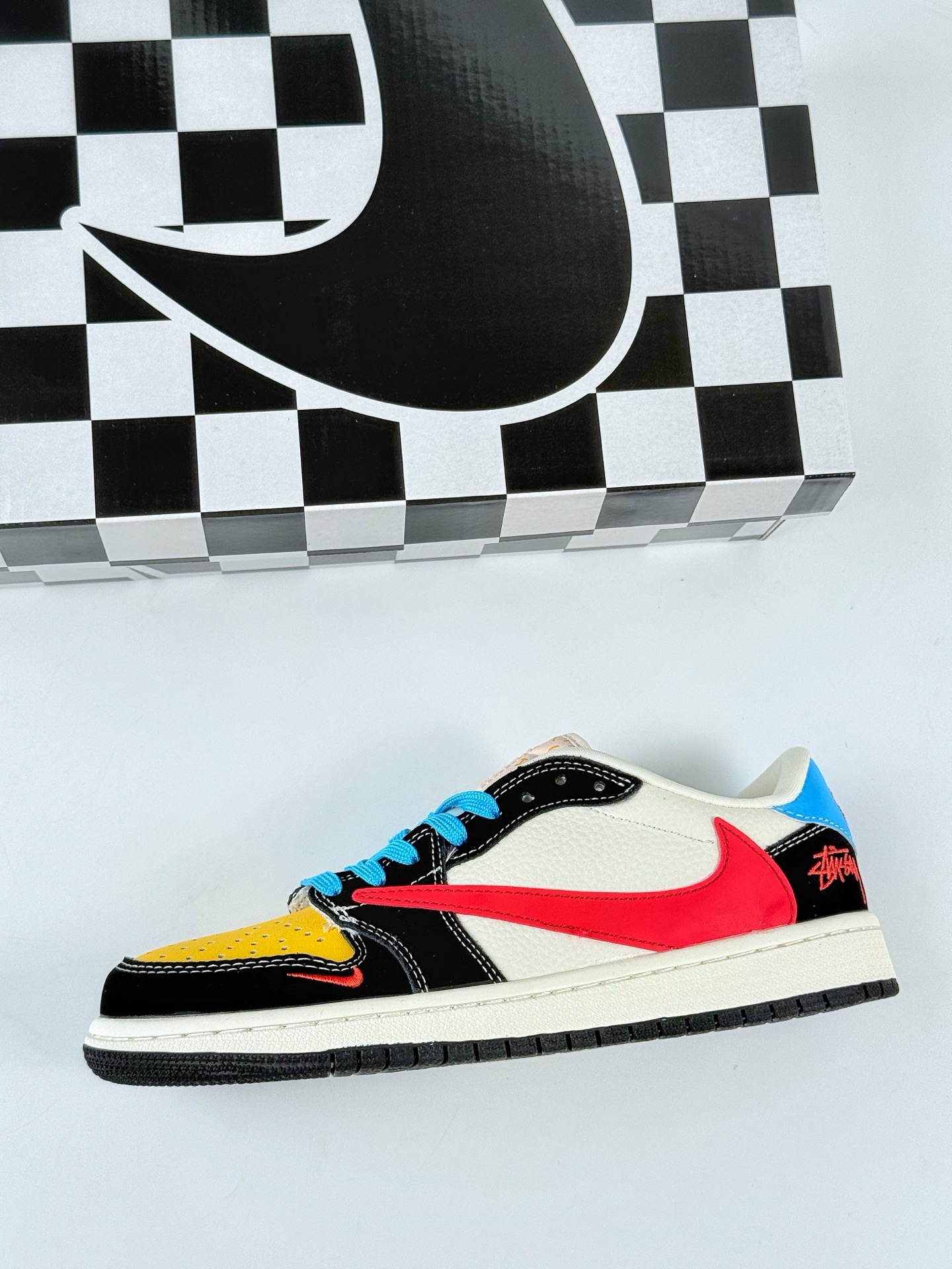 Travis Scott x Nike Air Jordan 1 Low x Stussy Air Jordan 1 Low 反转黑黄红小勾倒钩 XB1979-003 Travis Scott x Nike Air Jordan 1 Low x Stussy Air Jordan 1 Low 反转黑黄红小勾倒钩 XB1979-003