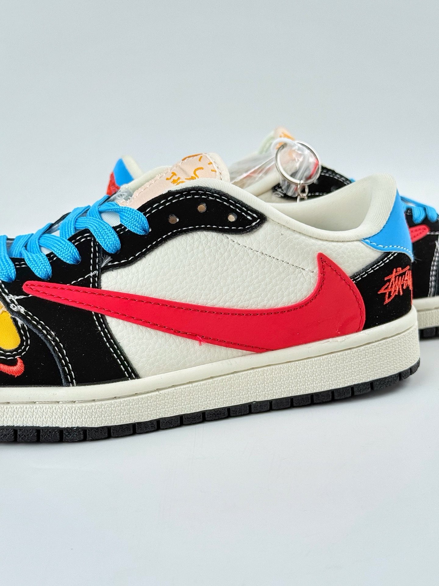 Travis Scott x Nike Air Jordan 1 Low x Stussy Air Jordan 1 Low 反转黑黄红小勾倒钩 XB1979-003 Travis Scott x Nike Air Jordan 1 Low x Stussy Air Jordan 1 Low 反转黑黄红小勾倒钩 XB1979-003