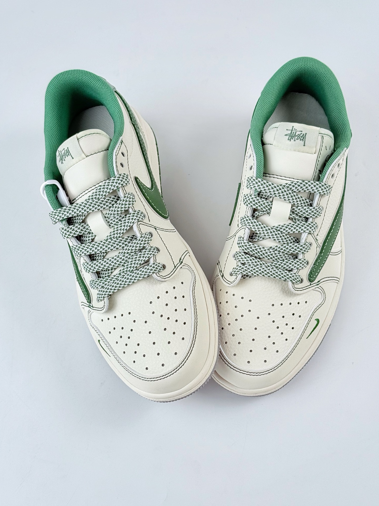 Travis Scott x Nike Air Jordan 1 Low x Stussy Air Jordan 1 Low 反转白绿小勾满天星倒钩 XF8698-073 Travis Scott x Nike Air Jordan 1 Low x Stussy Air Jordan 1 Low 反转白绿小勾满天星倒钩 XF8698-073