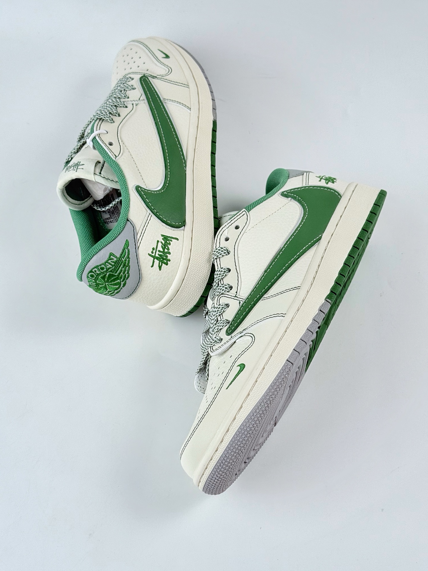 Travis Scott x Nike Air Jordan 1 Low x Stussy Air Jordan 1 Low 反转白绿小勾满天星倒钩 XF8698-073 Travis Scott x Nike Air Jordan 1 Low x Stussy Air Jordan 1 Low 反转白绿小勾满天星倒钩 XF8698-073