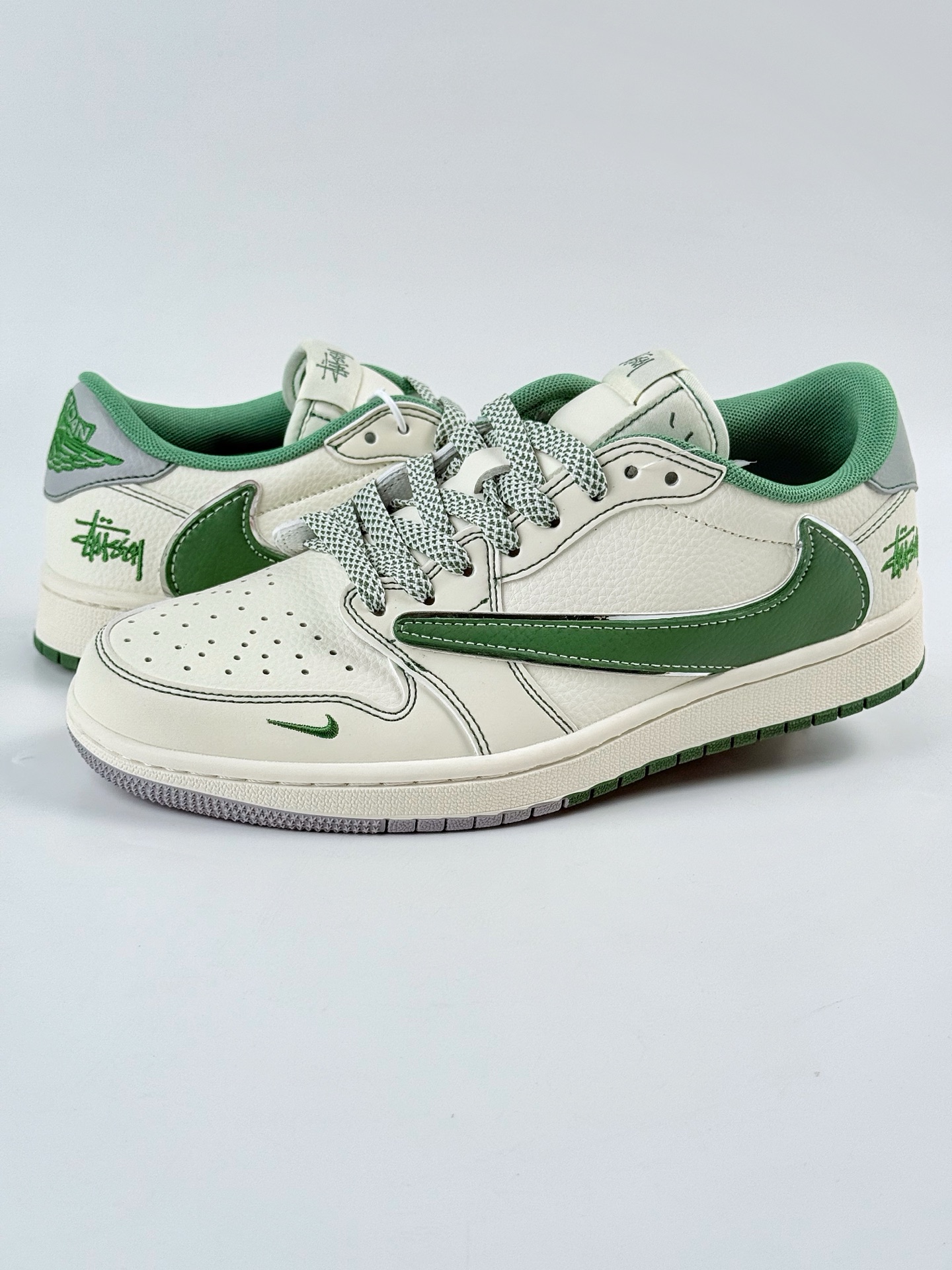 Travis Scott x Nike Air Jordan 1 Low x Stussy Air Jordan 1 Low 反转白绿小勾满天星倒钩 XF8698-073 Travis Scott x Nike Air Jordan 1 Low x Stussy Air Jordan 1 Low 反转白绿小勾满天星倒钩 XF8698-073