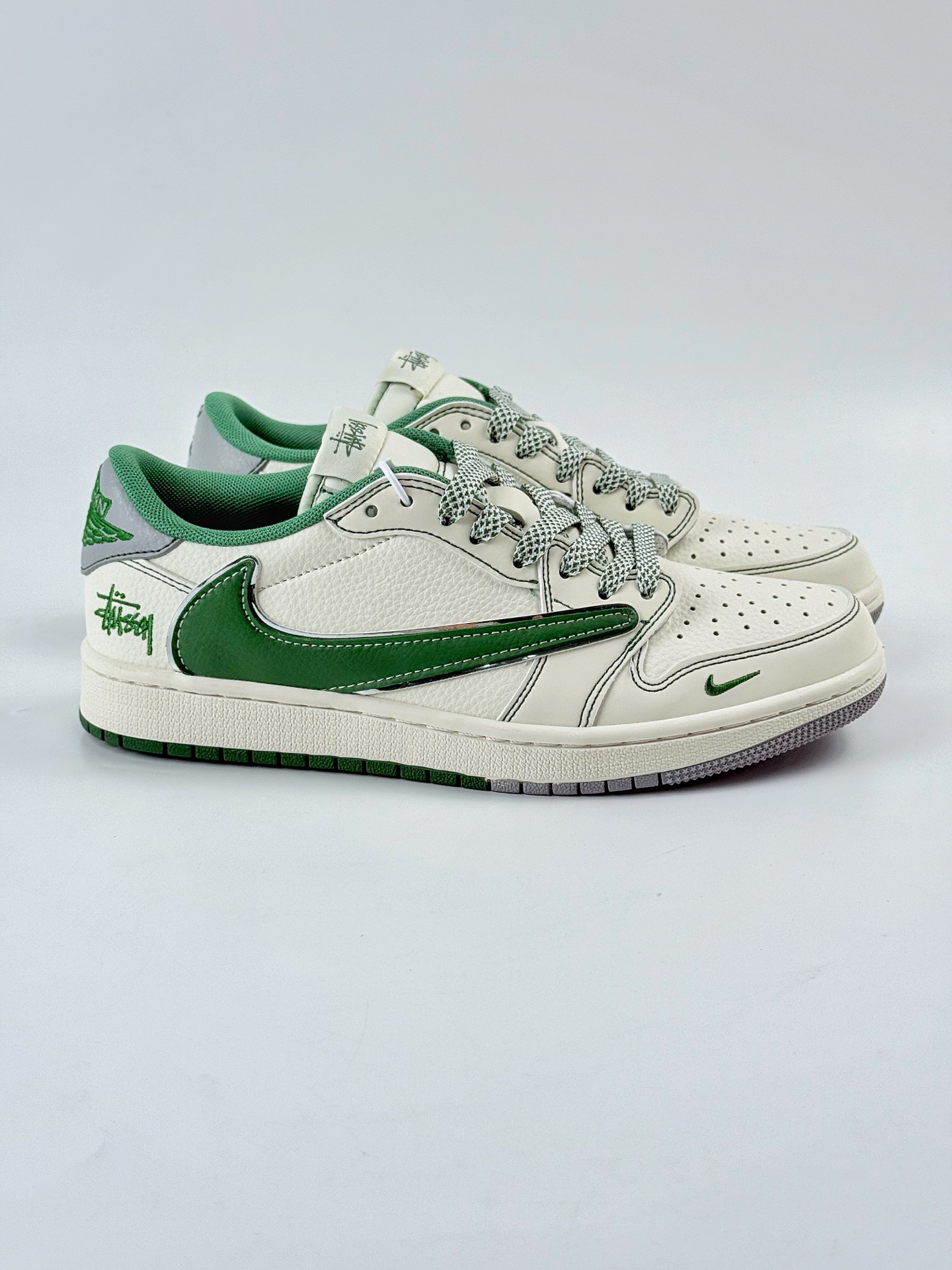 Travis Scott x Nike Air Jordan 1 Low x Stussy Air Jordan 1 Low 反转白绿小勾满天星倒钩 XF8698-073 Travis Scott x Nike Air Jordan 1 Low x Stussy Air Jordan 1 Low 反转白绿小勾满天星倒钩 XF8698-073