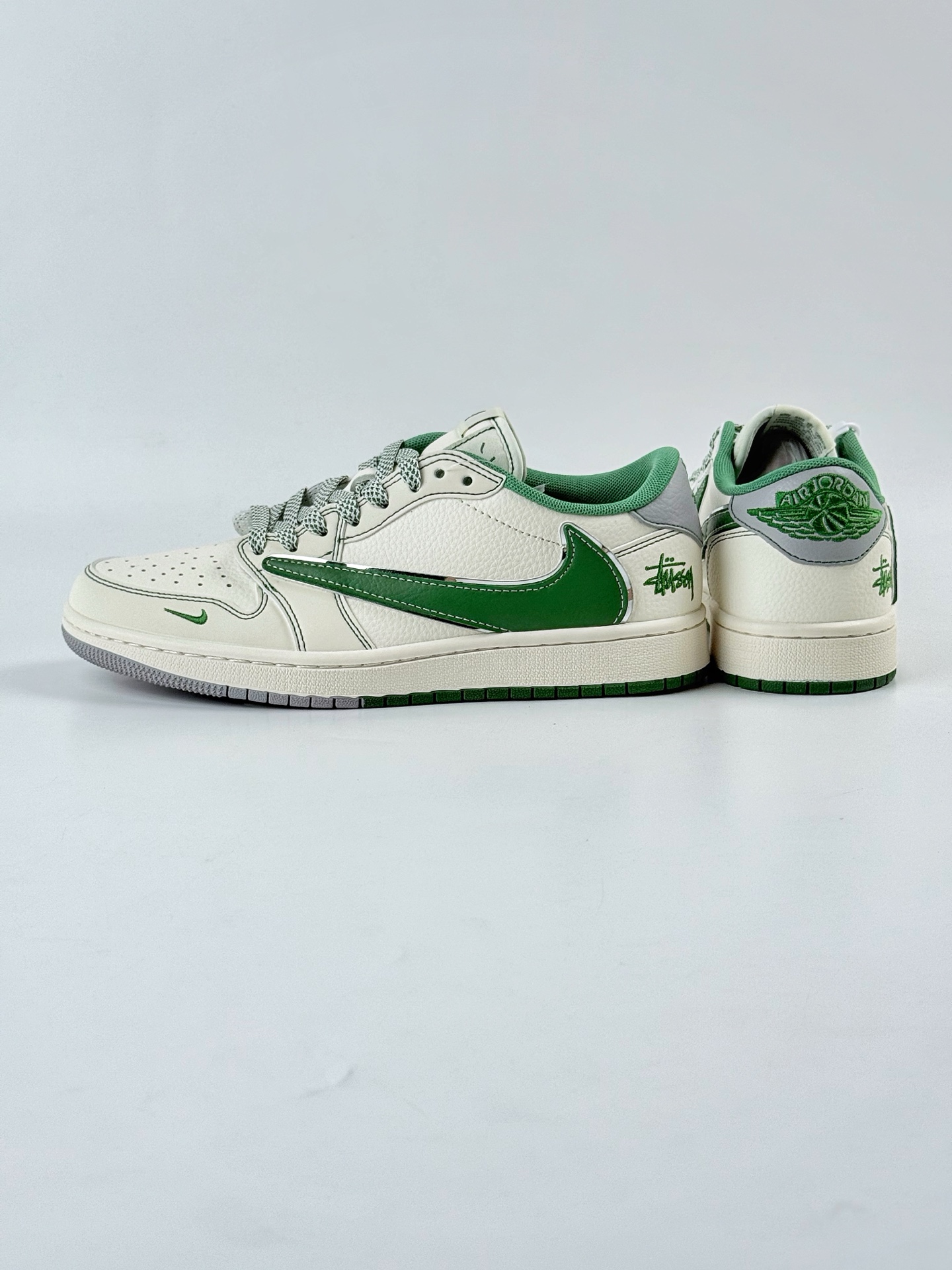 Travis Scott x Nike Air Jordan 1 Low x Stussy Air Jordan 1 Low 反转白绿小勾满天星倒钩 XF8698-073 Travis Scott x Nike Air Jordan 1 Low x Stussy Air Jordan 1 Low 反转白绿小勾满天星倒钩 XF8698-073