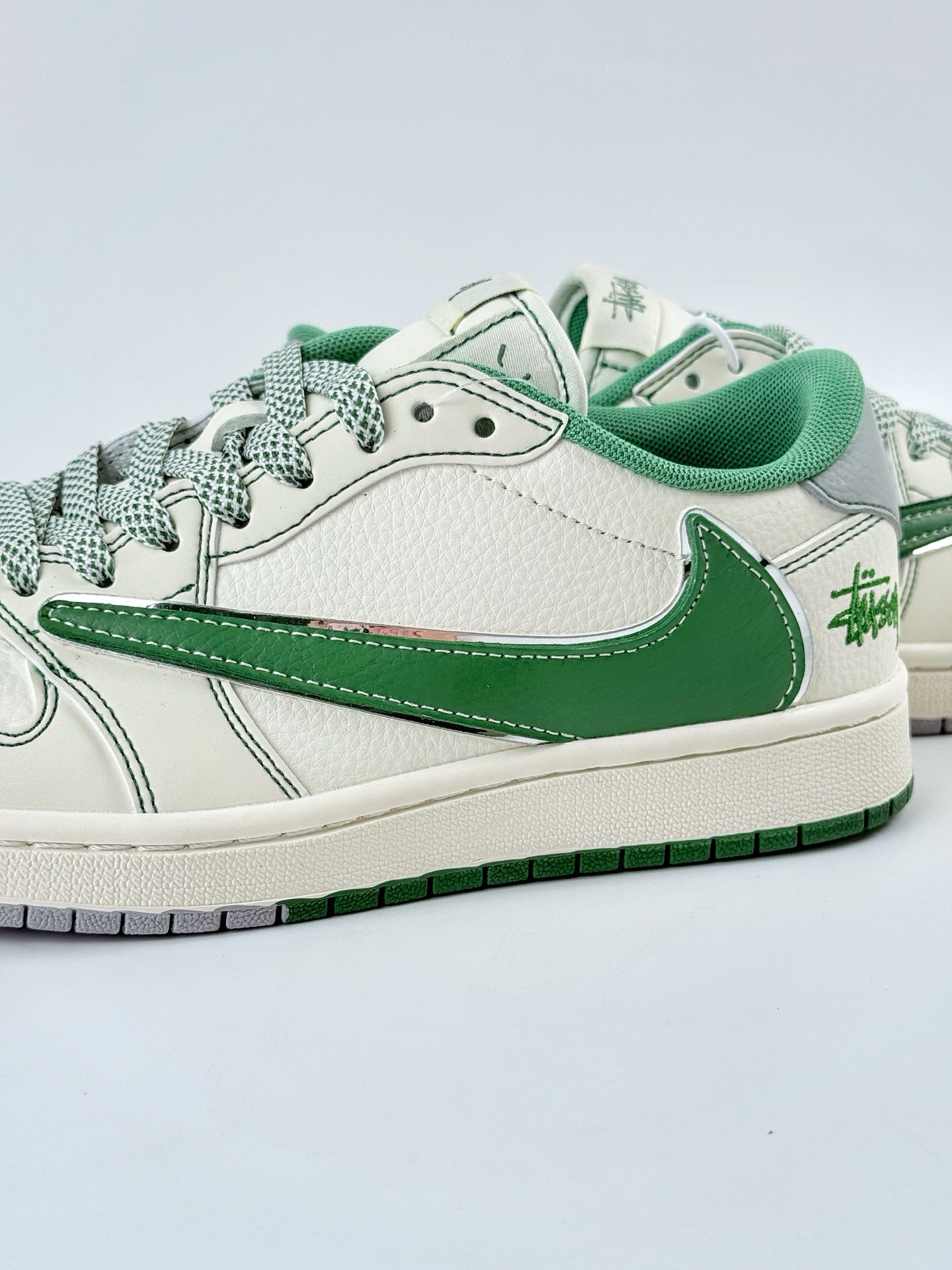 Travis Scott x Nike Air Jordan 1 Low x Stussy Air Jordan 1 Low 反转白绿小勾满天星倒钩 XF8698-073 Travis Scott x Nike Air Jordan 1 Low x Stussy Air Jordan 1 Low 反转白绿小勾满天星倒钩 XF8698-073
