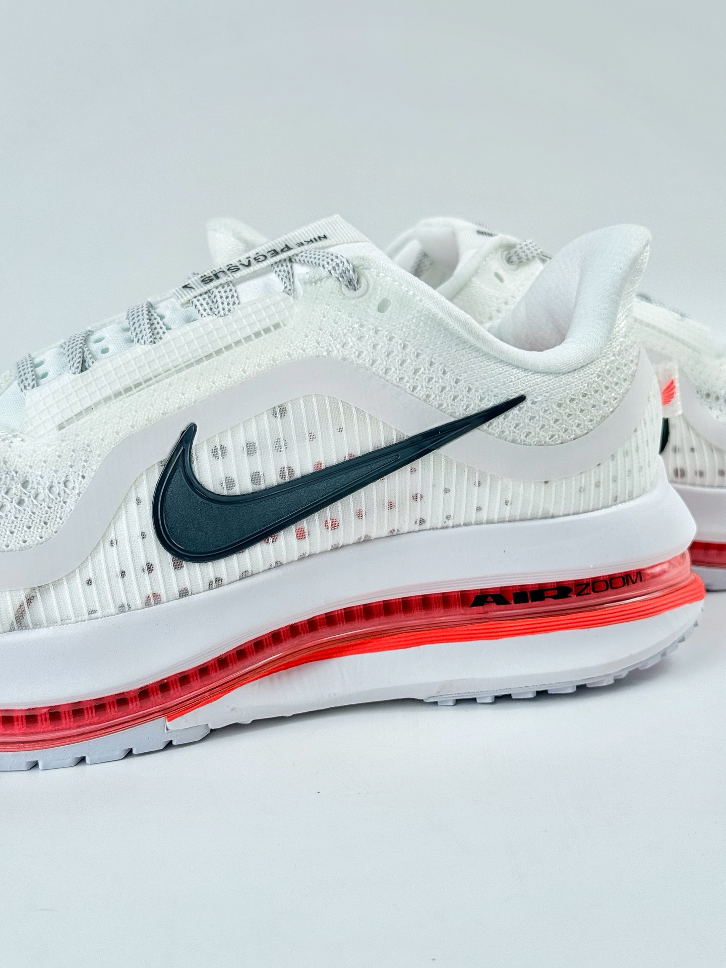 Nike Pegasus Premium 减震防滑耐磨透气 低帮跑步鞋 HQ2592-101 Nike Pegasus Premium 减震防滑耐磨透气 低帮跑步鞋 HQ2592-101