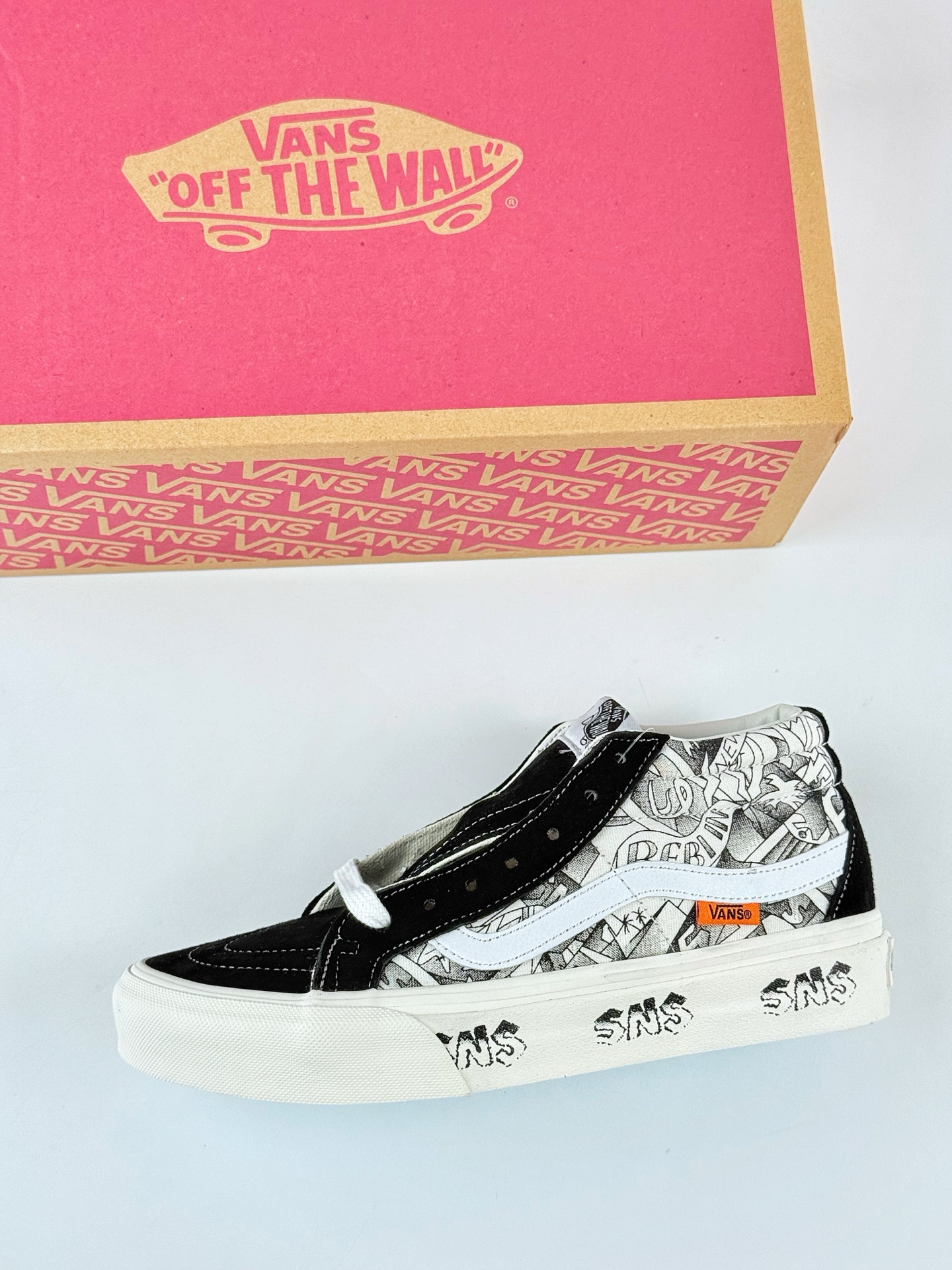 Vans Sk8-Mid Pro x Antihero 合作款 专业滑板鞋 VN0A347UVGDYK Vans Sk8-Mid Pro x Antihero 合作款 专业滑板鞋 VN0A347UVGDYK