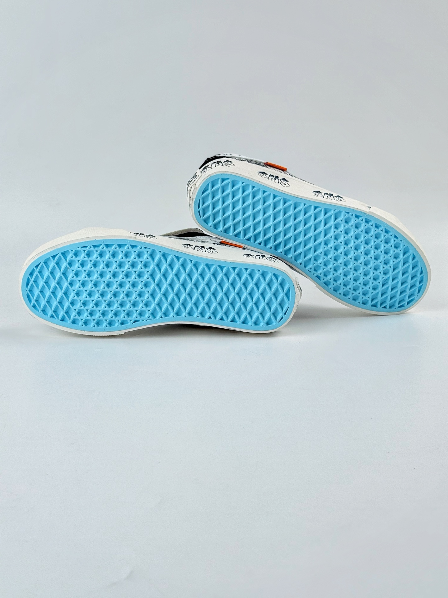 Vans Sk8-Mid Pro x Antihero 合作款 专业滑板鞋 VN0A347UVGDYK Vans Sk8-Mid Pro x Antihero 合作款 专业滑板鞋 VN0A347UVGDYK