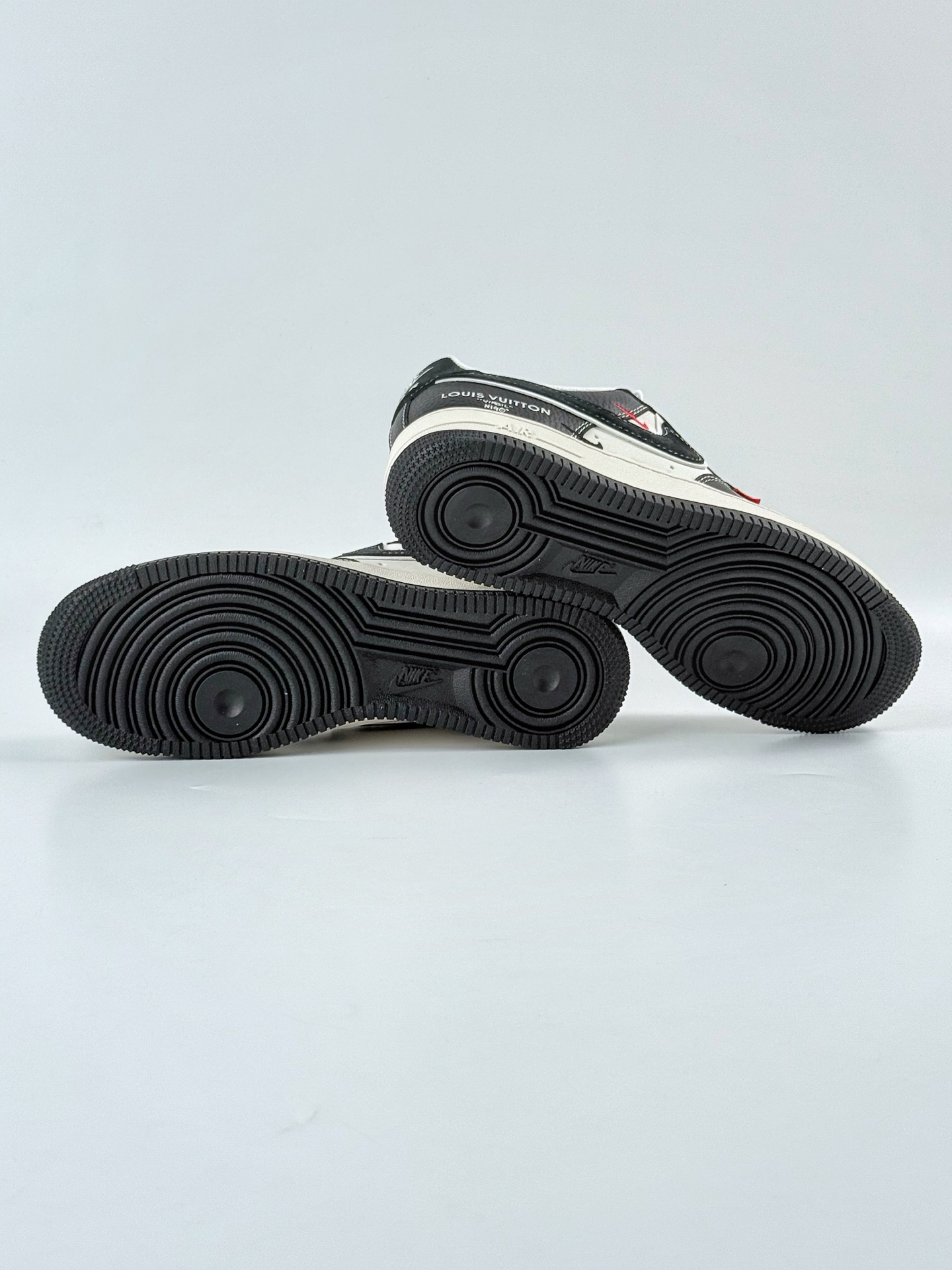 Nike Air Force 1 Low 07 x Louis Vuitton 黑白双小勾满天星 YX5066-349 Nike Air Force 1 Low 07 x Louis Vuitton 黑白双小勾满天星 YX5066-349