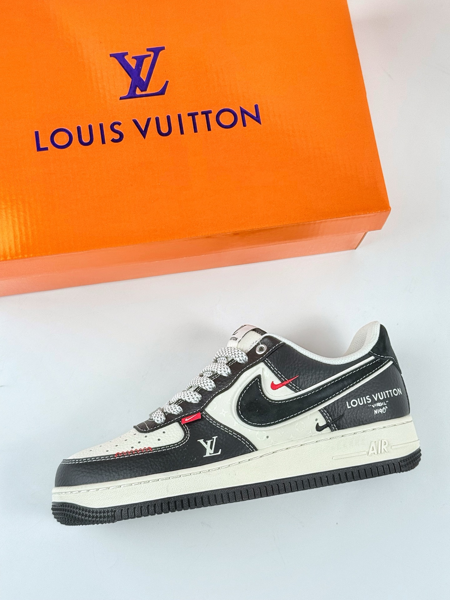 Nike Air Force 1 Low 07 x Louis Vuitton 黑白双小勾满天星 YX5066-349 Nike Air Force 1 Low 07 x Louis Vuitton 黑白双小勾满天星 YX5066-349