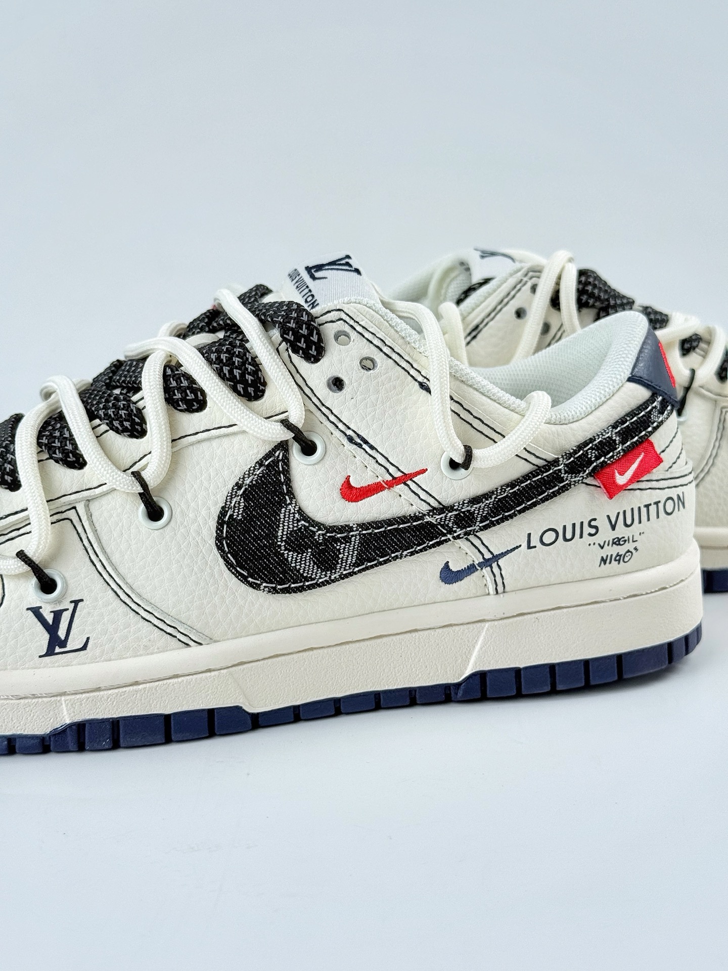 Nike SB Dunk Low x Louis Vuitton 白蓝黑双小勾绑带满天星 FC1688-220