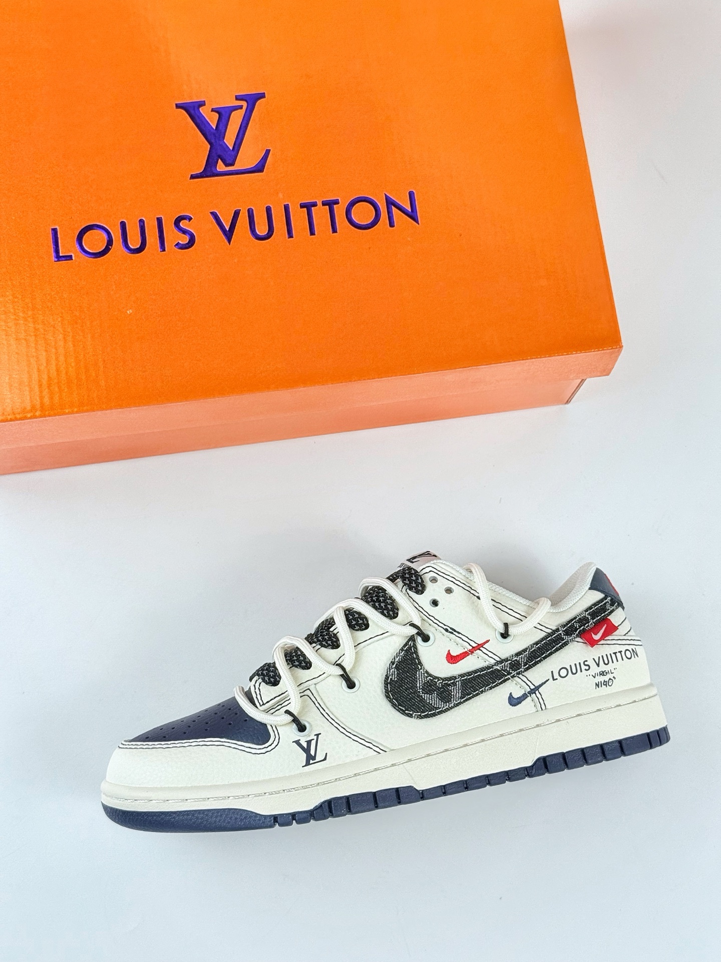 Nike SB Dunk Low x Louis Vuitton 白蓝黑双小勾绑带满天星 FC1688-220