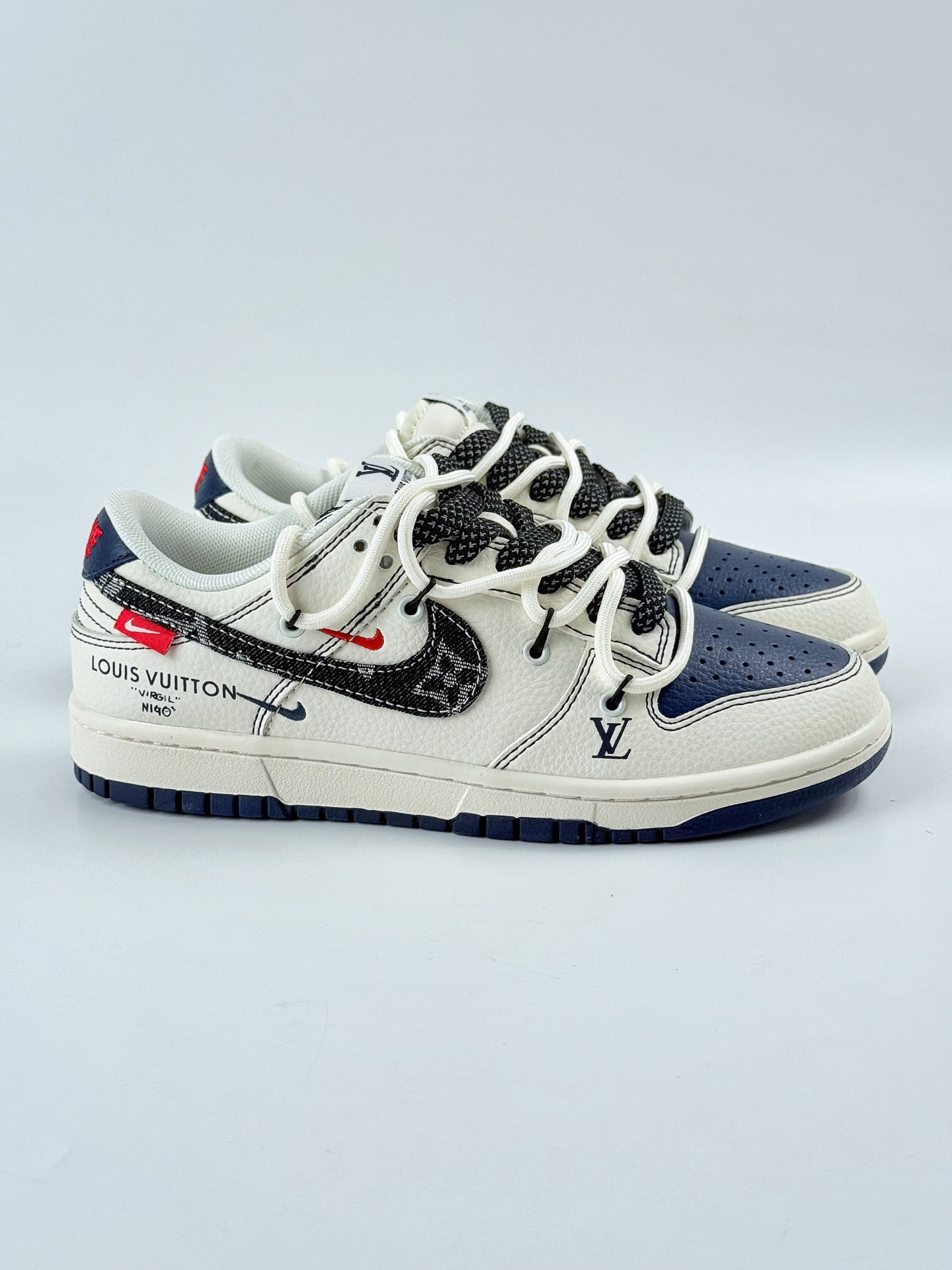 Nike SB Dunk Low x Louis Vuitton 白蓝黑双小勾绑带满天星 FC1688-220