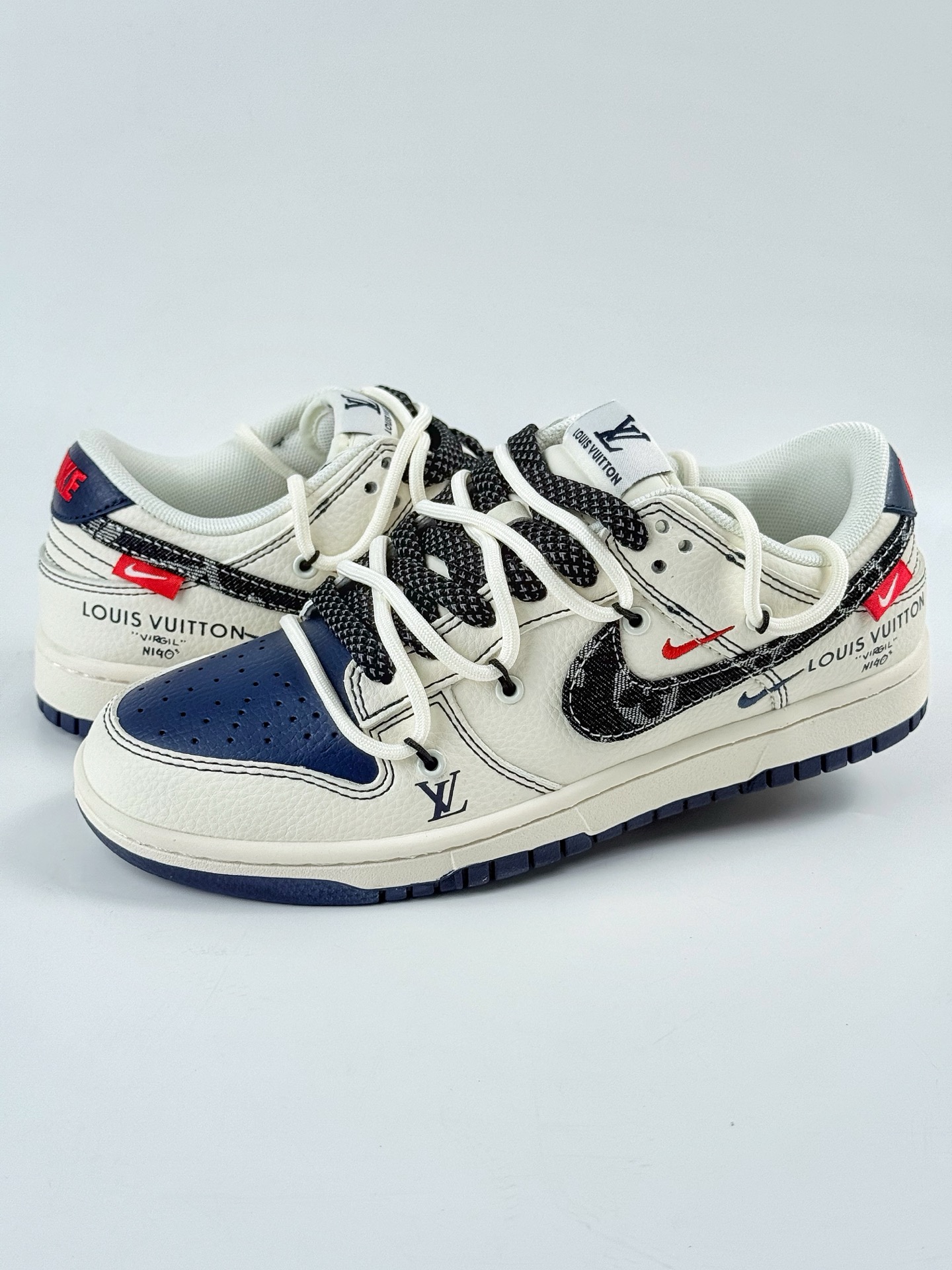 Nike SB Dunk Low x Louis Vuitton 白蓝黑双小勾绑带满天星 FC1688-220
