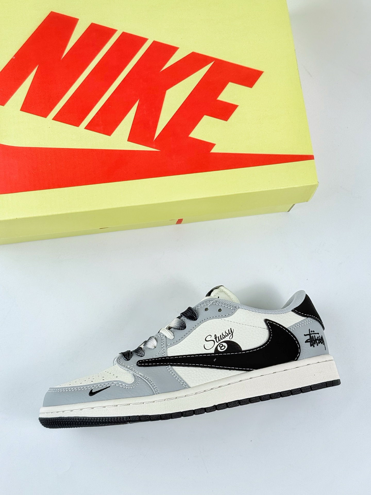 Travis Scott x Nike Air Jordan 1 Low x Stussy Air Jordan 1 Low 反转灰白小勾倒钩  XS7089-603