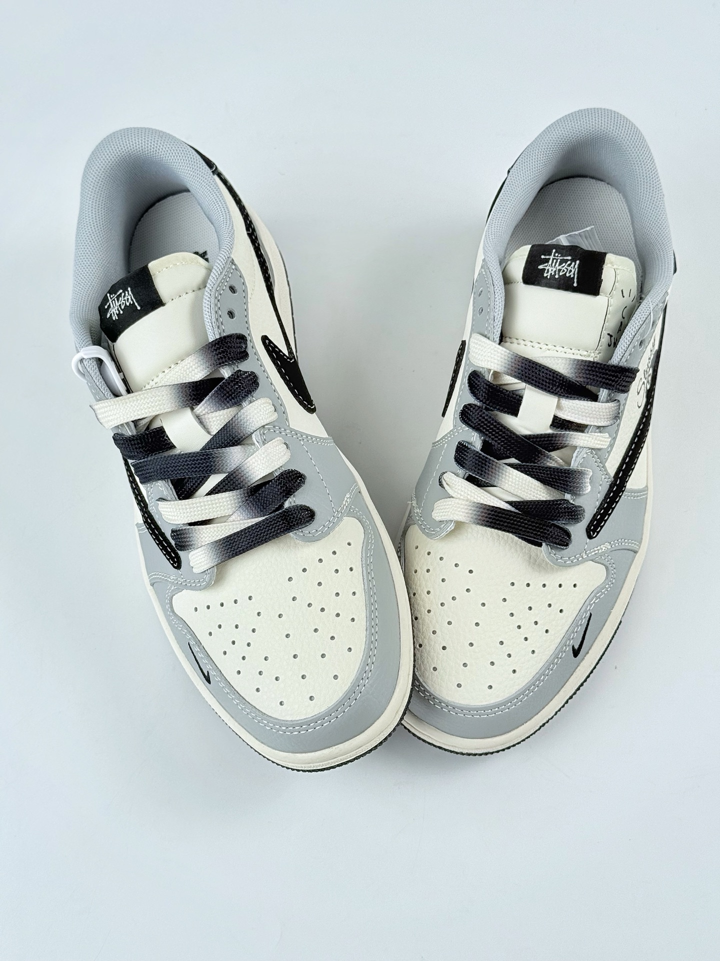 Travis Scott x Nike Air Jordan 1 Low x Stussy Air Jordan 1 Low 反转灰白小勾倒钩  XS7089-603