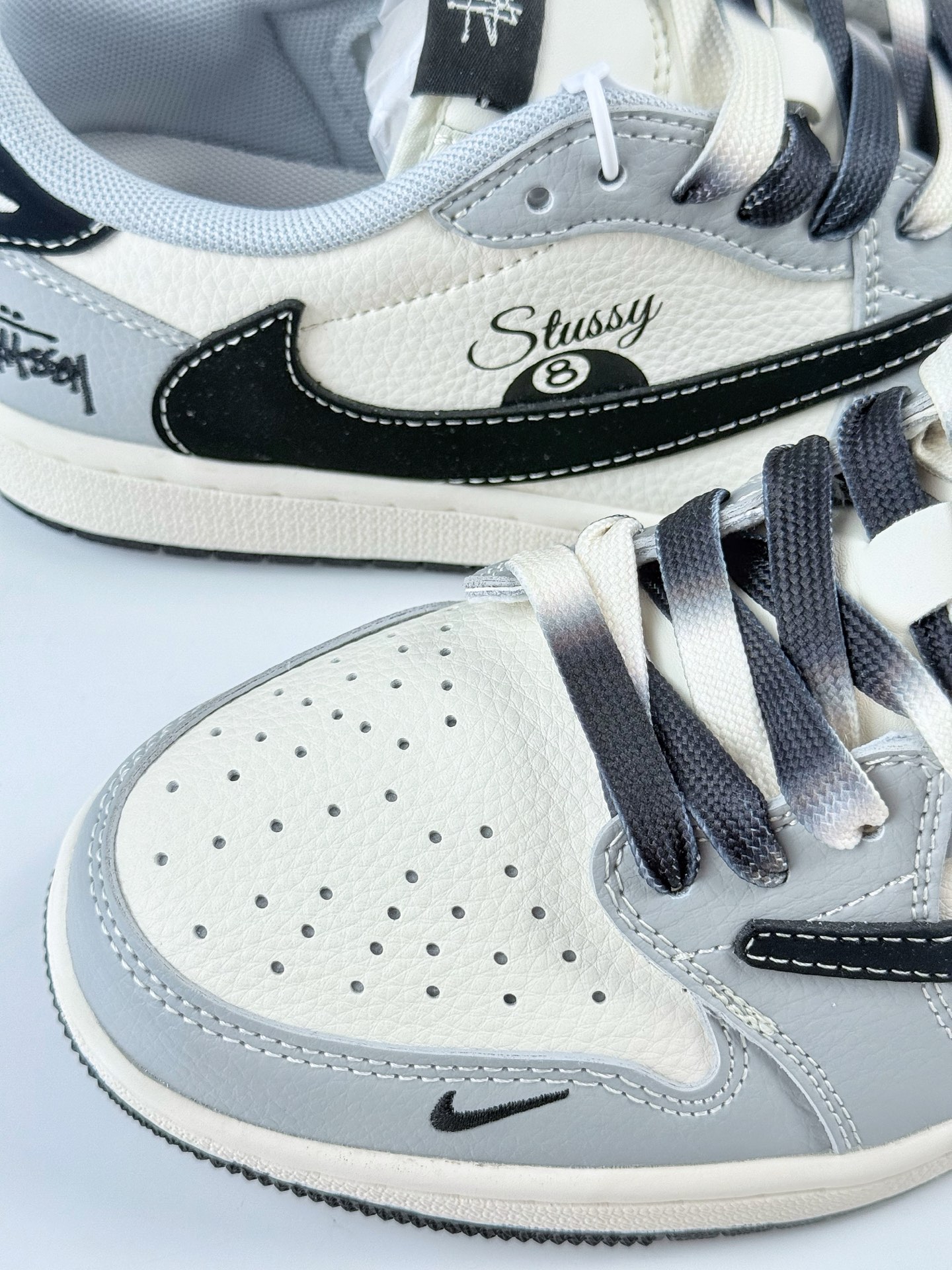 Travis Scott x Nike Air Jordan 1 Low x Stussy Air Jordan 1 Low 反转灰白小勾倒钩  XS7089-603