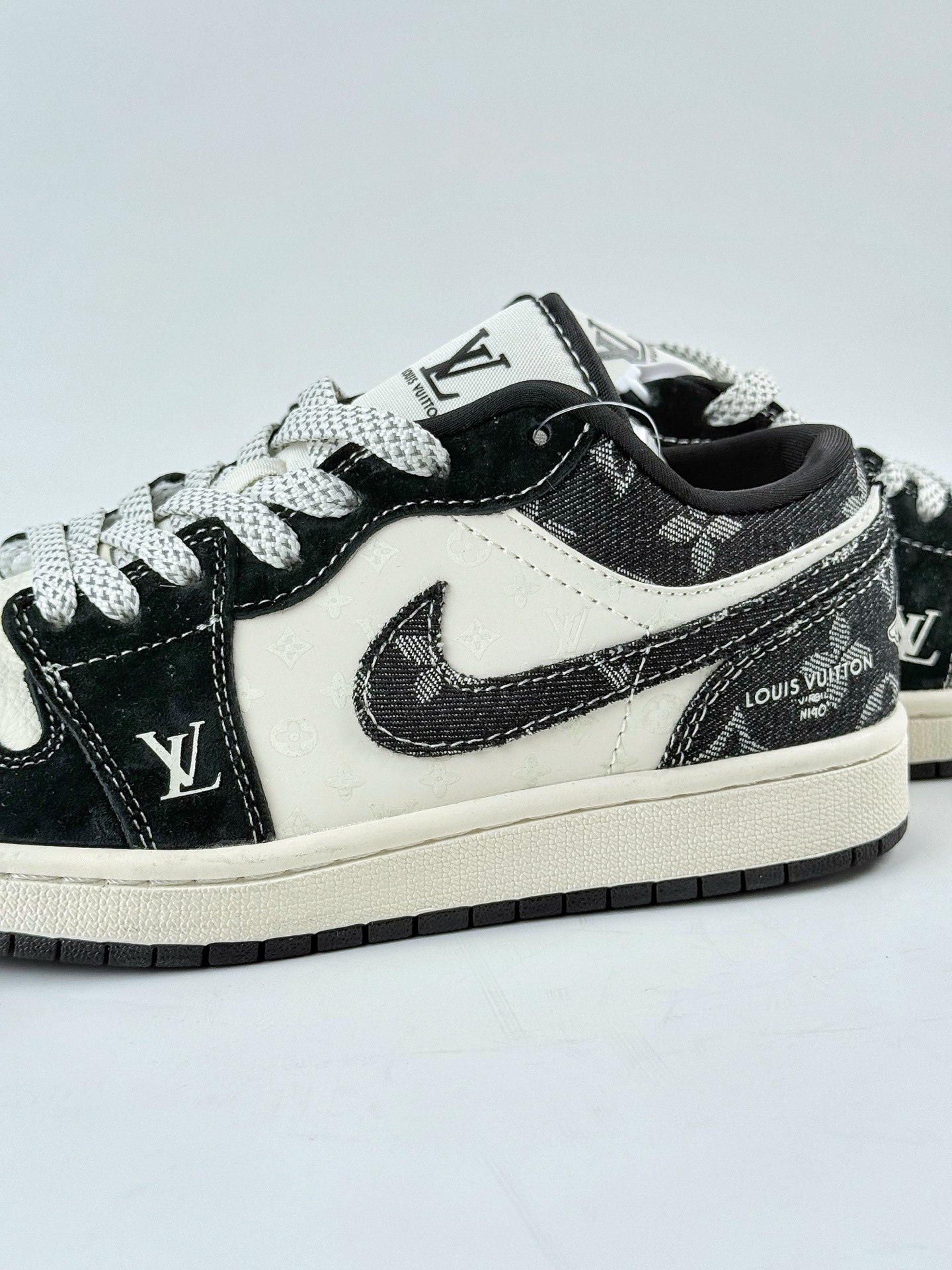 Air Jordan 1 Low x Louis Vuitton 黑白满天星  YX5066-369