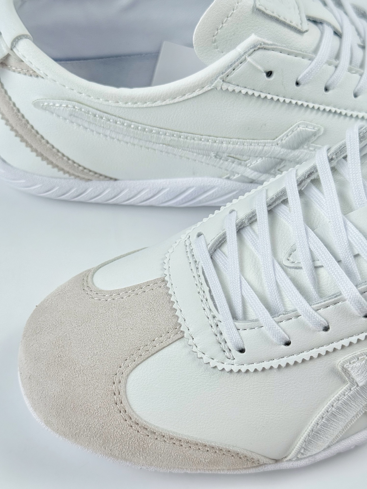 Onitsuka Tiger鬼塚虎SCLAW 绒面革织物 舒适运动休闲鞋  1183C306-100