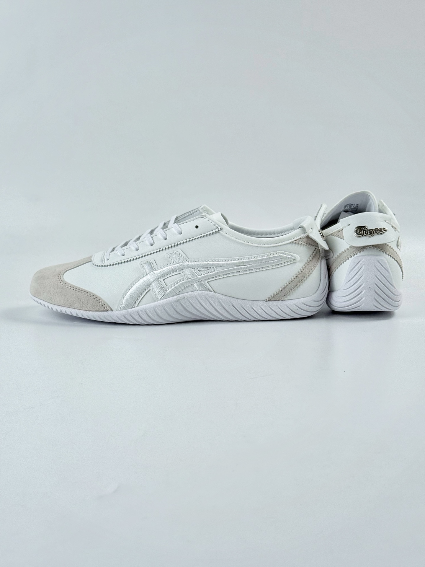 Onitsuka Tiger鬼塚虎SCLAW 绒面革织物 舒适运动休闲鞋  1183C306-100