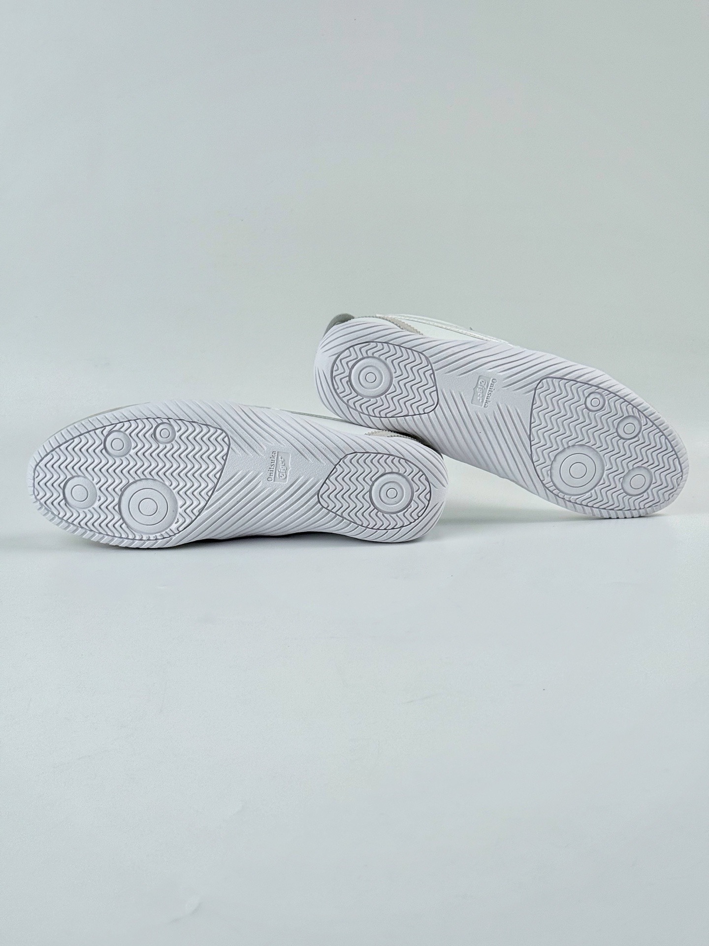 Onitsuka Tiger鬼塚虎SCLAW 绒面革织物 舒适运动休闲鞋  1183C306-100