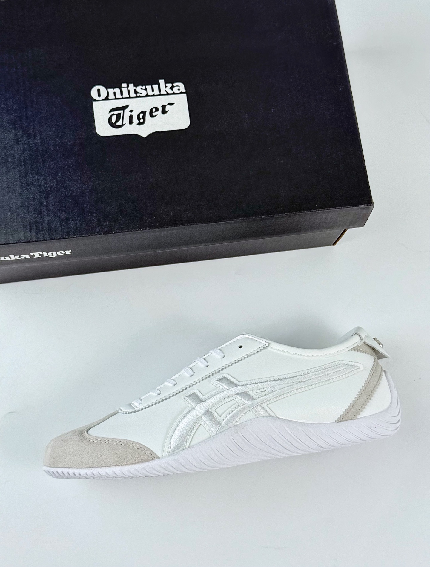 Onitsuka Tiger鬼塚虎SCLAW 绒面革织物 舒适运动休闲鞋  1183C306-100