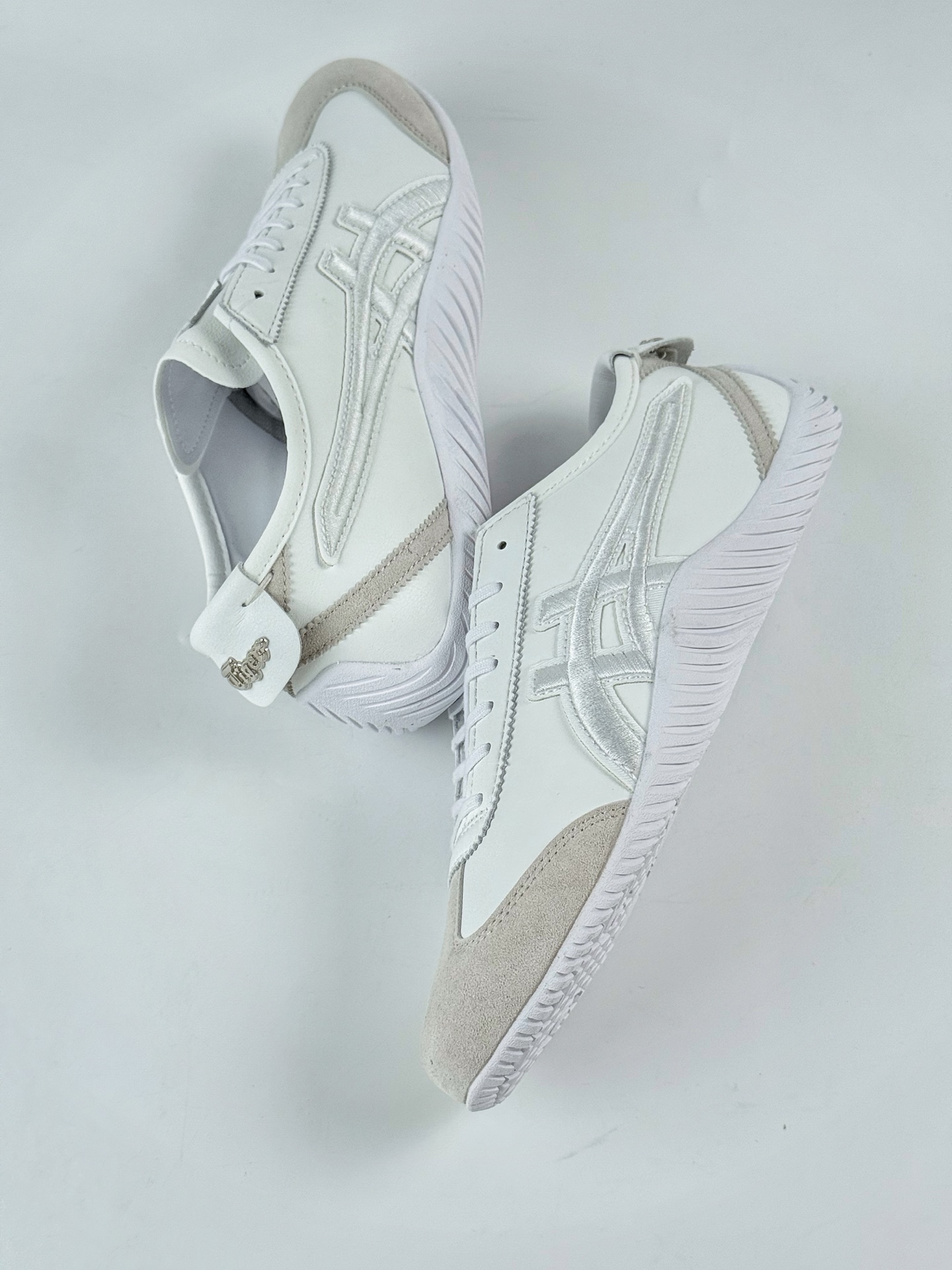 Onitsuka Tiger鬼塚虎SCLAW 绒面革织物 舒适运动休闲鞋  1183C306-100