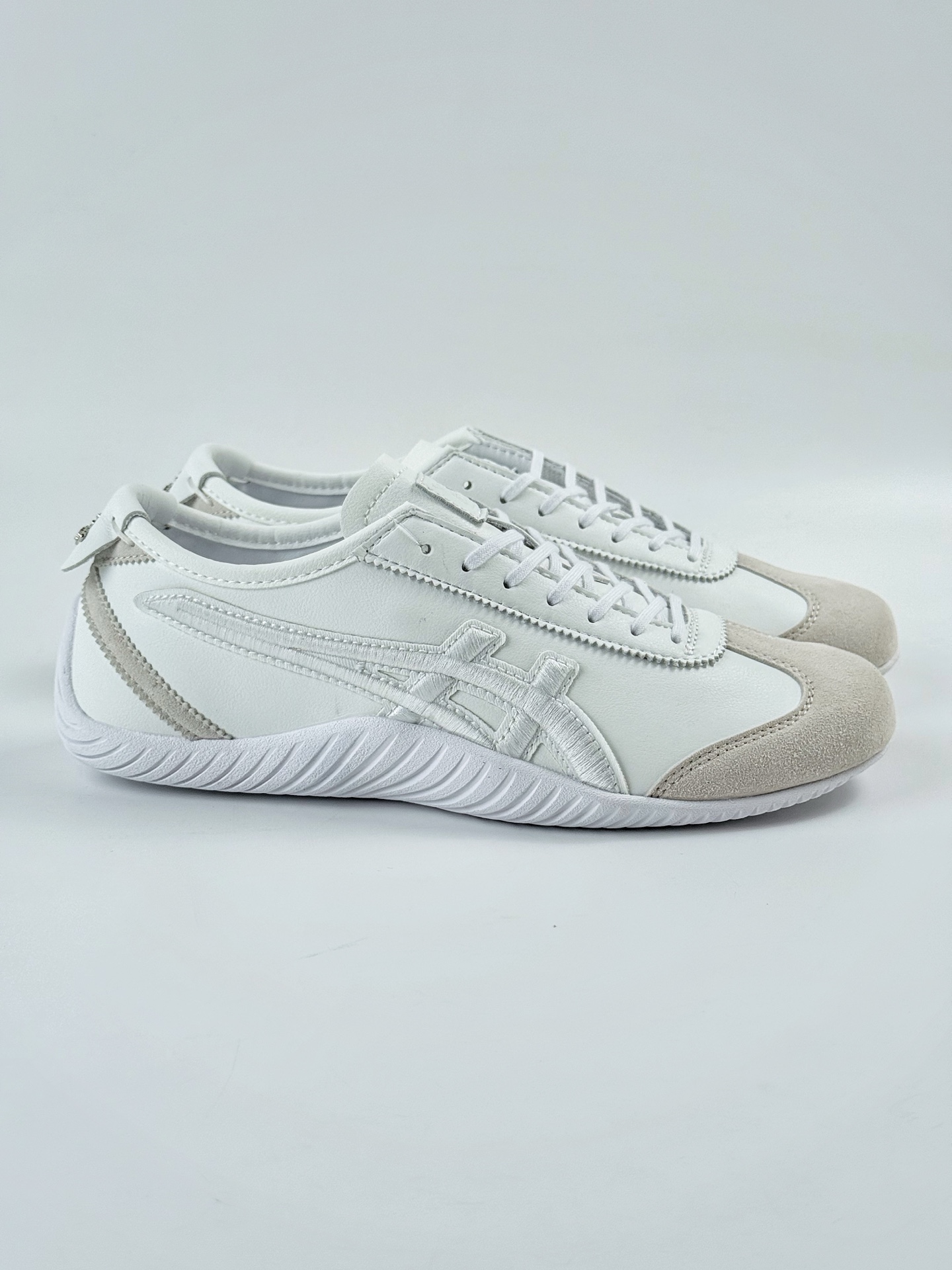 Onitsuka Tiger鬼塚虎SCLAW 绒面革织物 舒适运动休闲鞋  1183C306-100