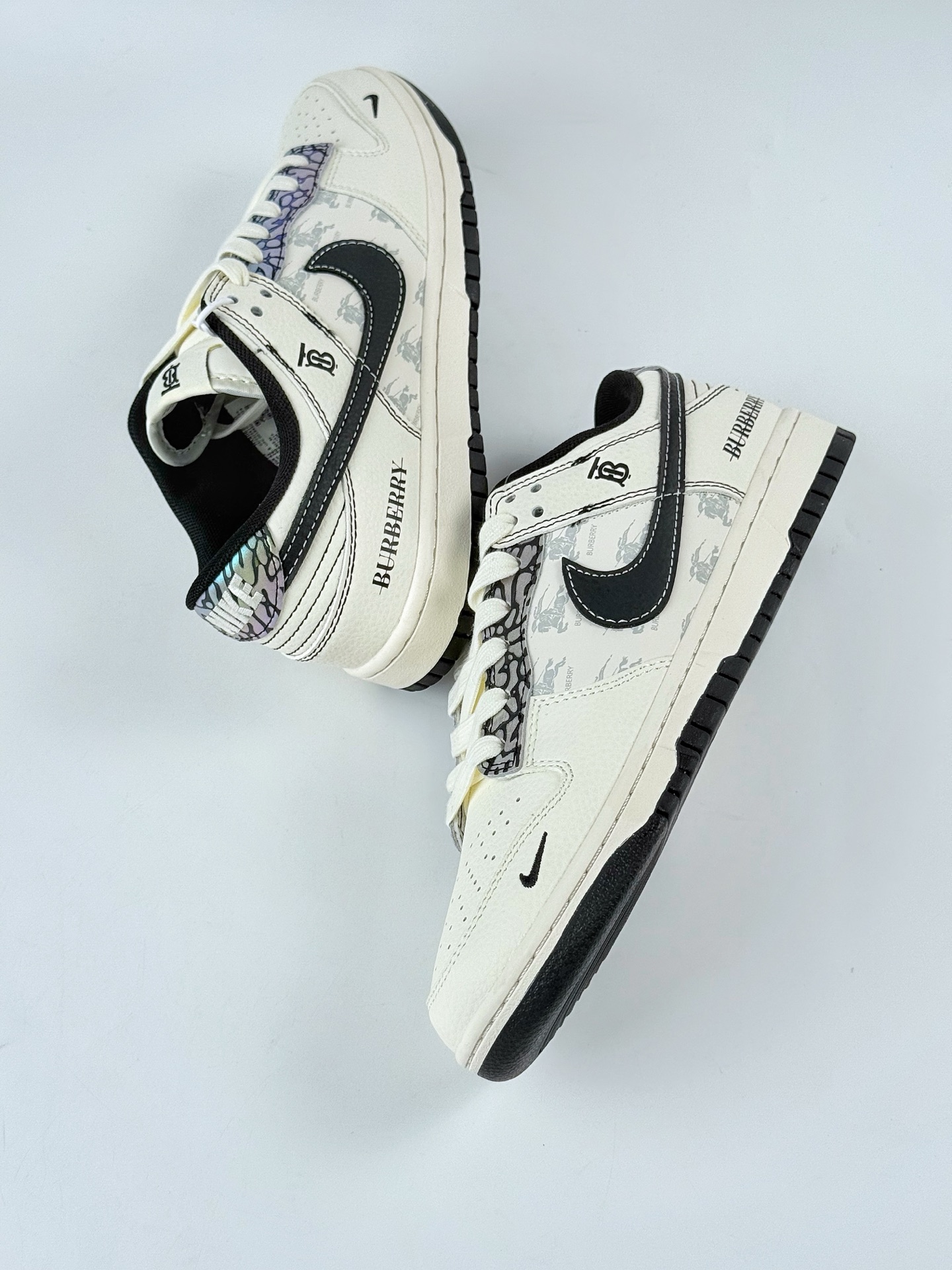 Nike SB Dunk Low x BURBERRY 白黑小勾 HS8068-030 Nike SB Dunk Low x BURBERRY 白黑小勾 HS8068-030