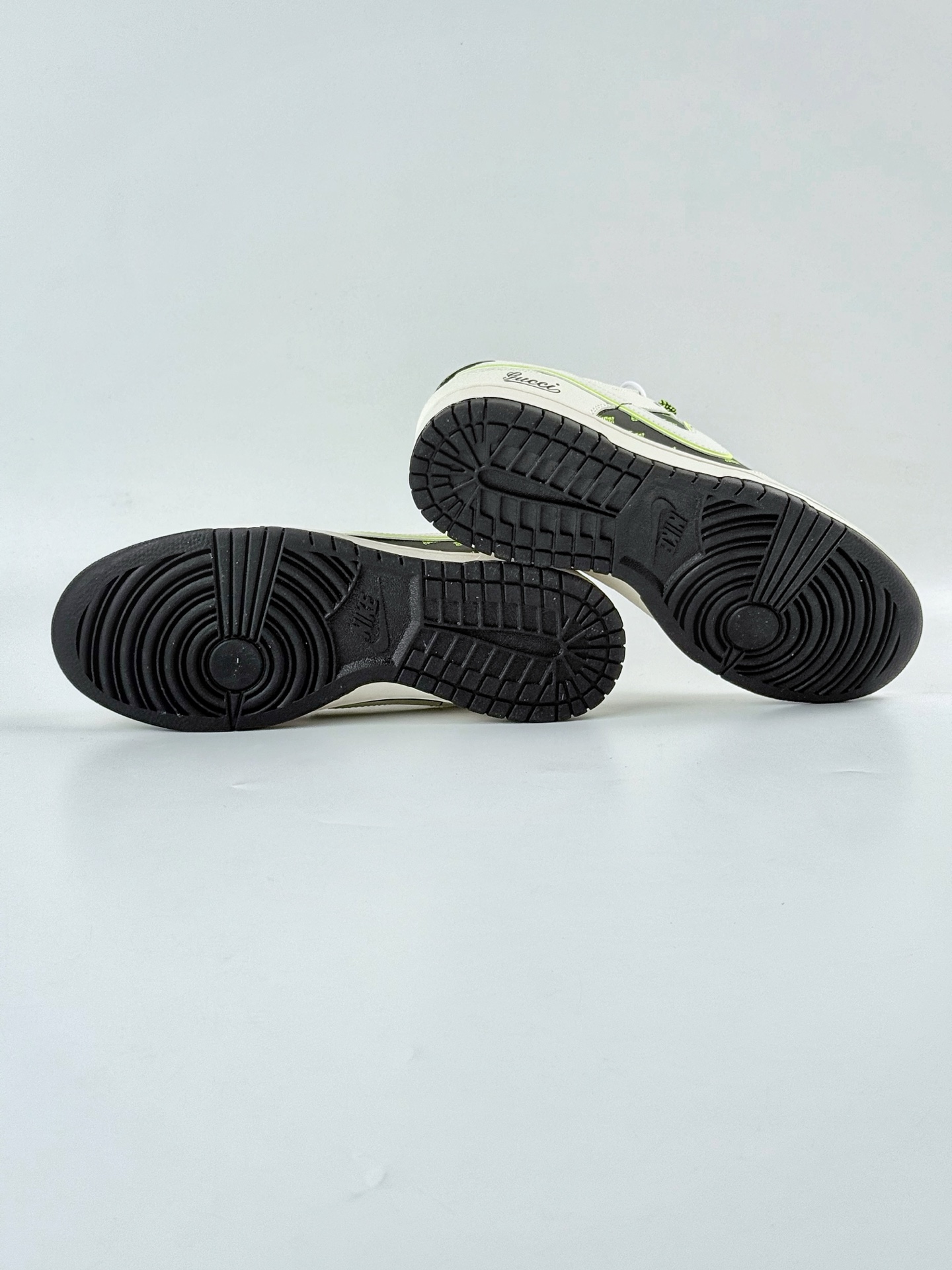 Nike SB Dunk Low x GUCCI 白绿满天星 HS8068-033 Nike SB Dunk Low x GUCCI 白绿满天星 HS8068-033